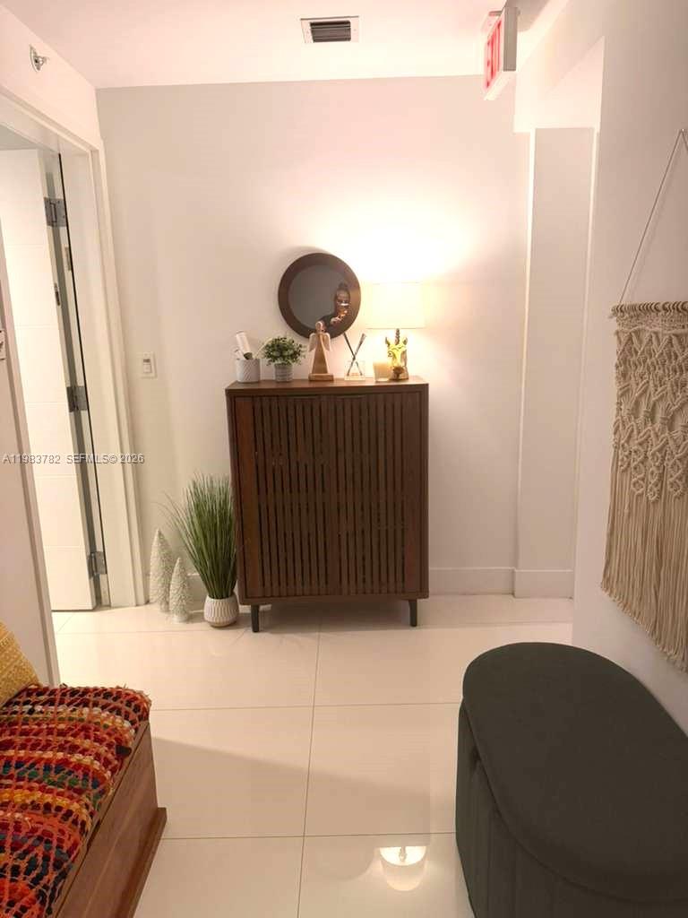 16385 BISCAYNE BLVD #303, Sunny Isles Beach FL 33160