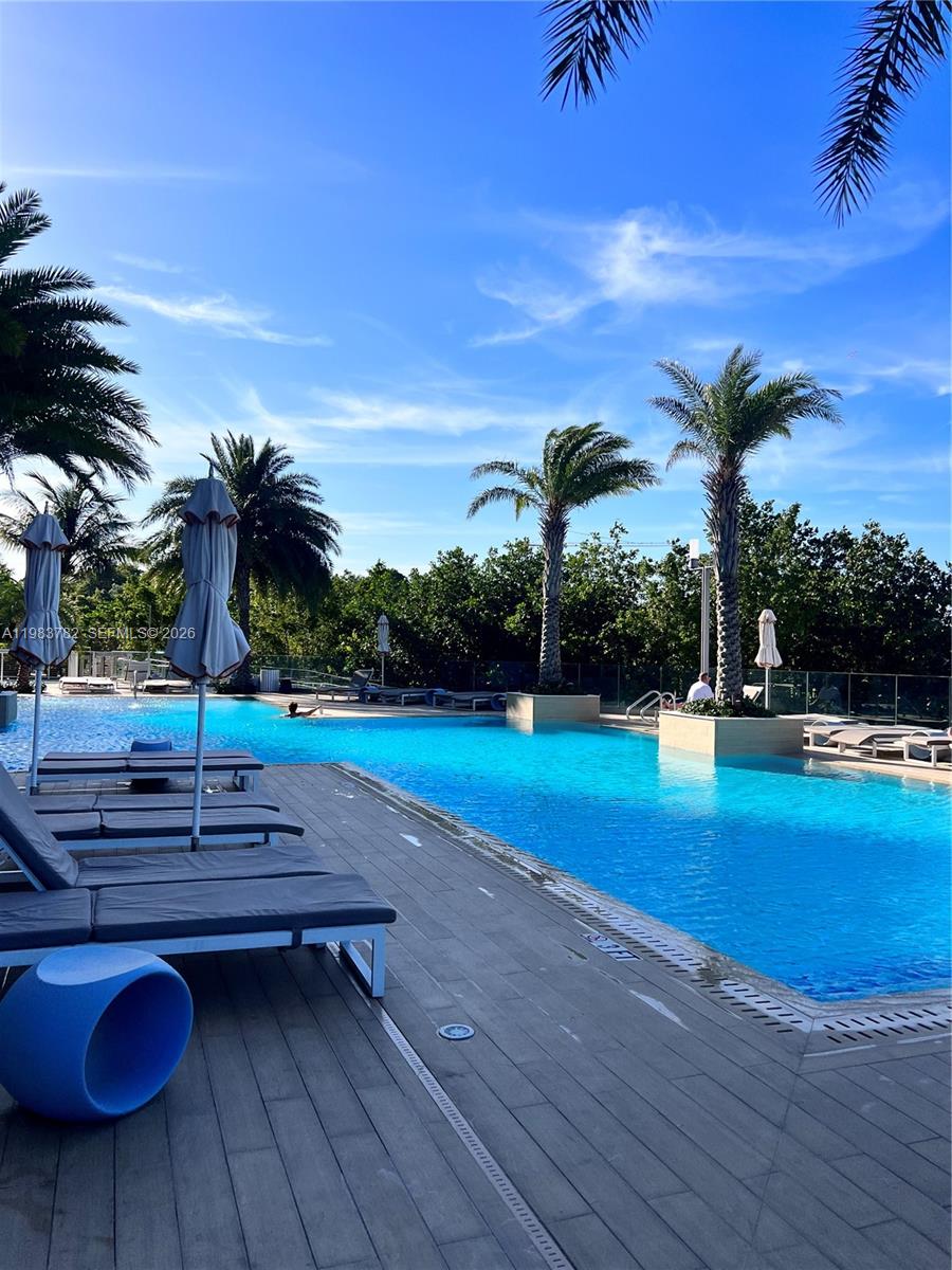 16385 BISCAYNE BLVD #303, Sunny Isles Beach FL 33160