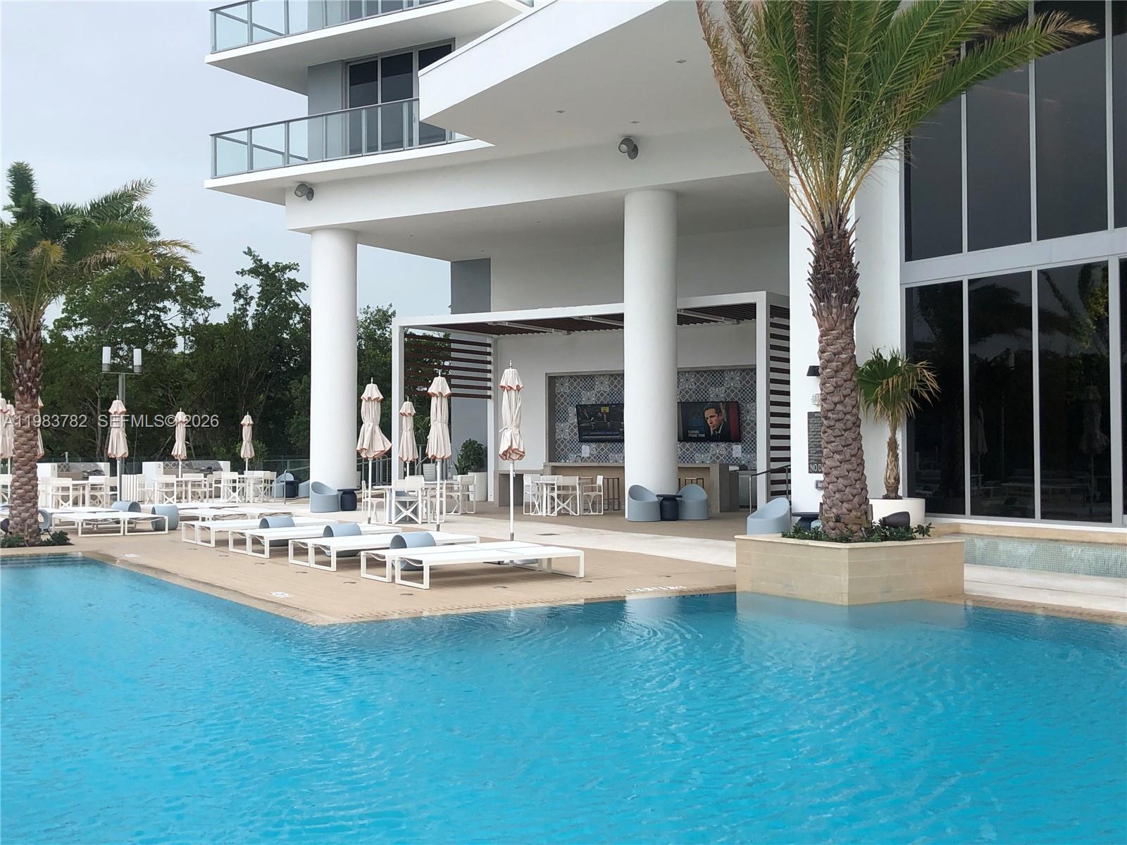 16385 BISCAYNE BLVD #303, Sunny Isles Beach FL 33160