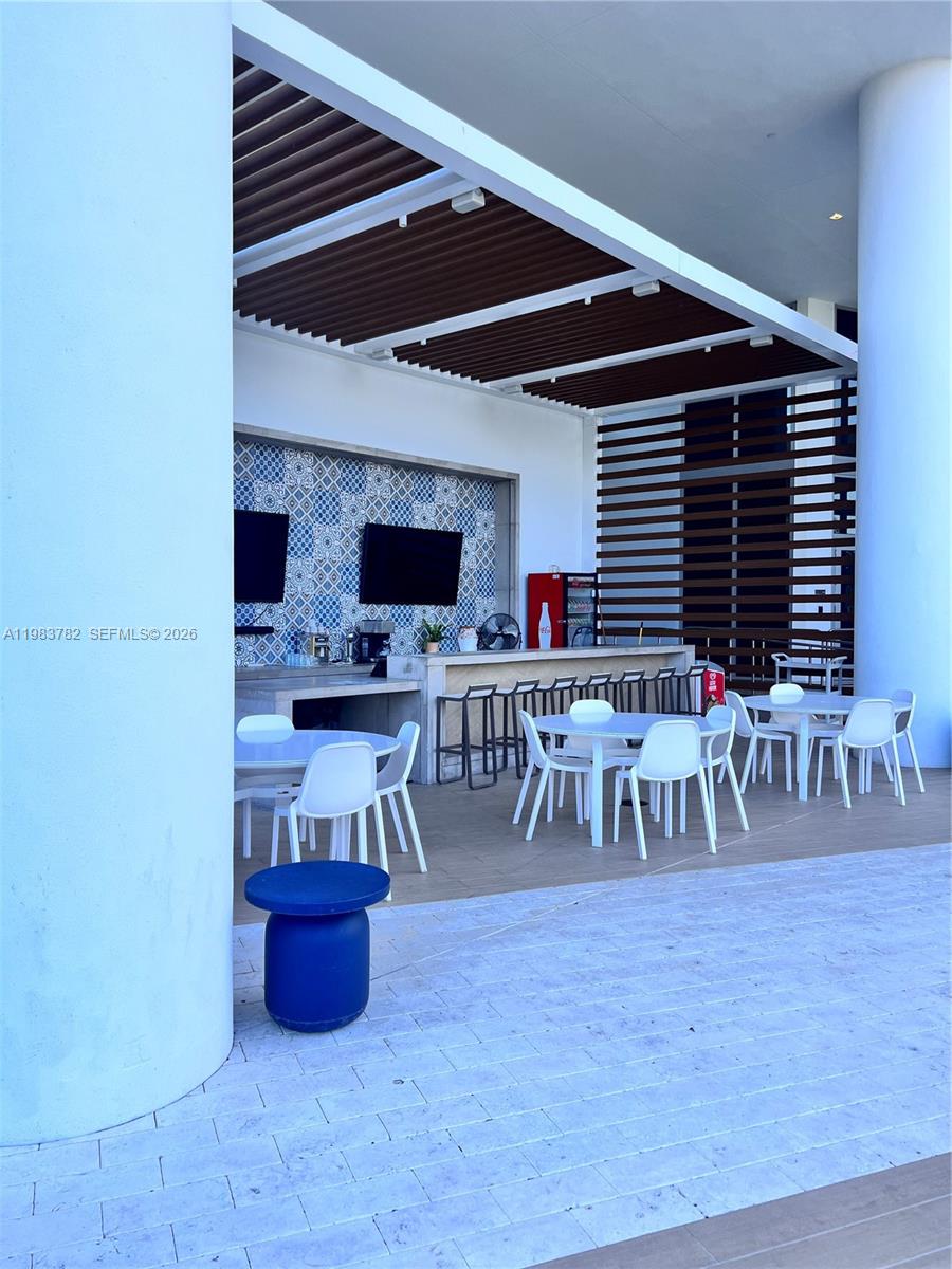 16385 BISCAYNE BLVD #303, Sunny Isles Beach FL 33160