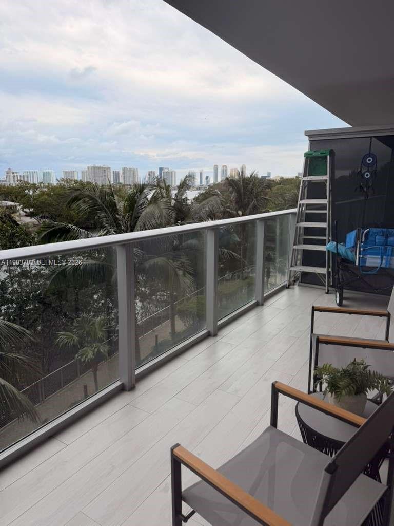 16385 BISCAYNE BLVD #303, Sunny Isles Beach FL 33160