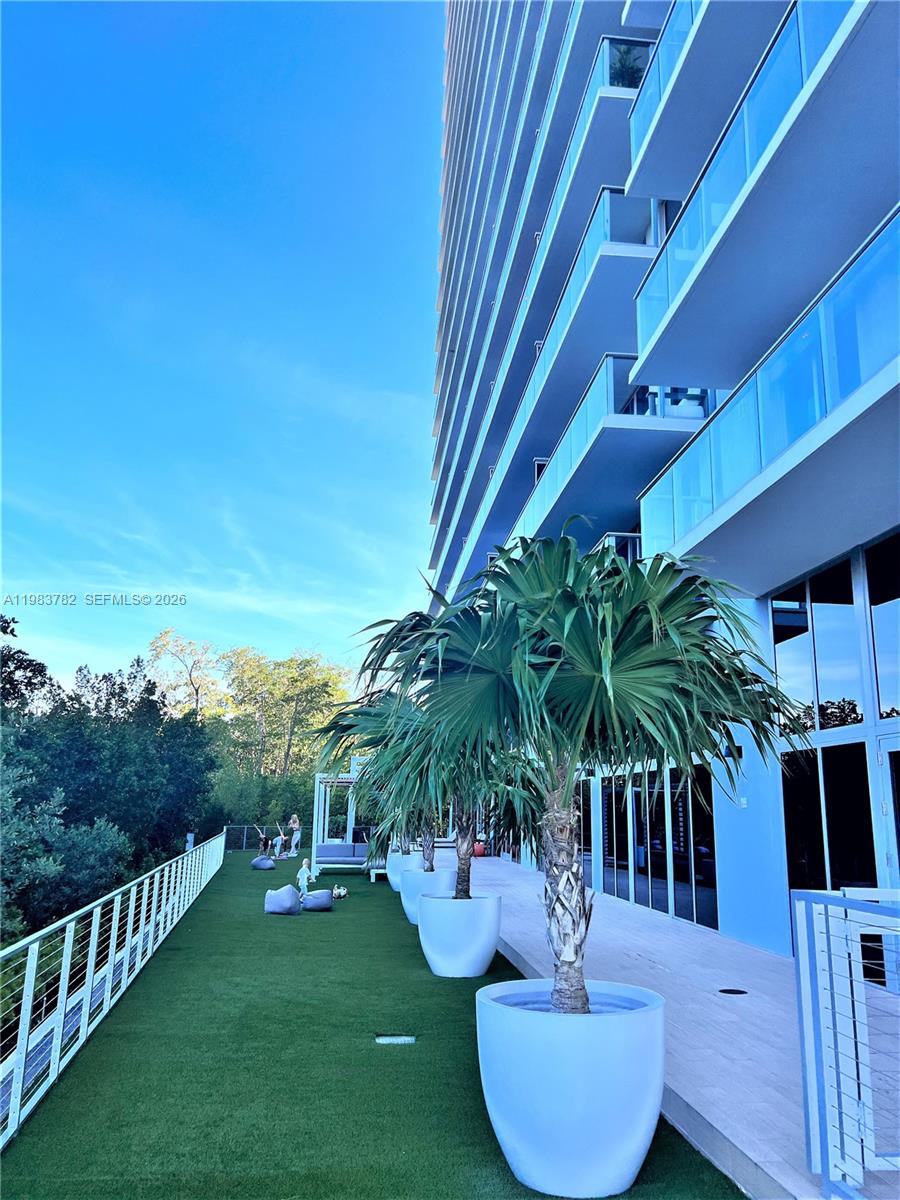 16385 BISCAYNE BLVD #303, Sunny Isles Beach FL 33160