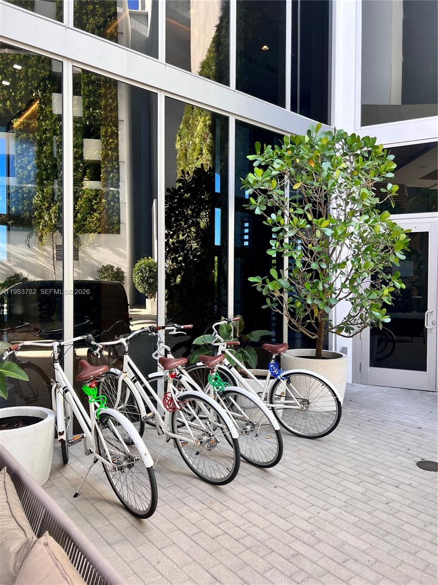 16385 BISCAYNE BLVD #303, Sunny Isles Beach FL 33160