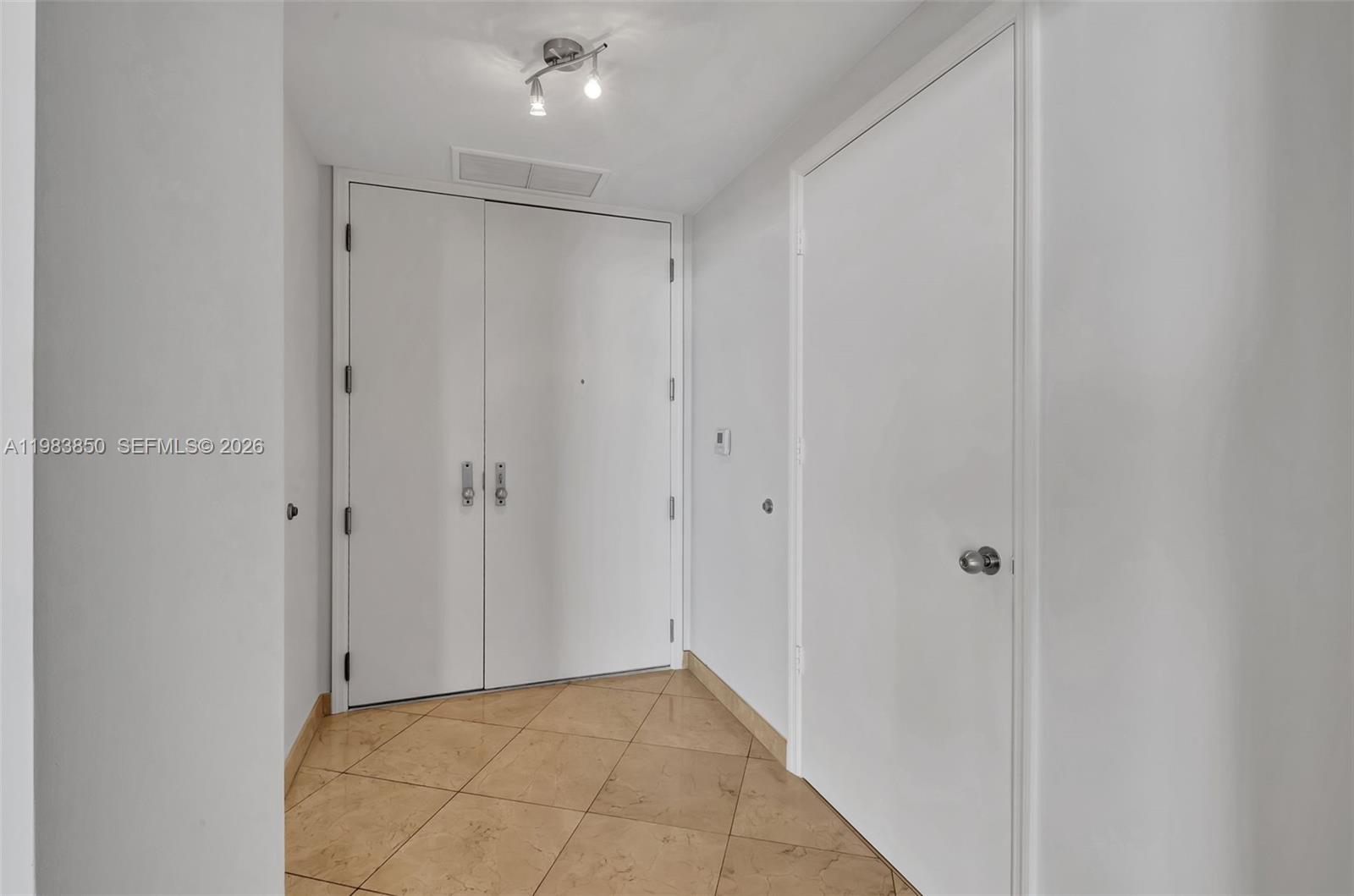 848 Brickell Key Dr #2602, Miami FL 33131