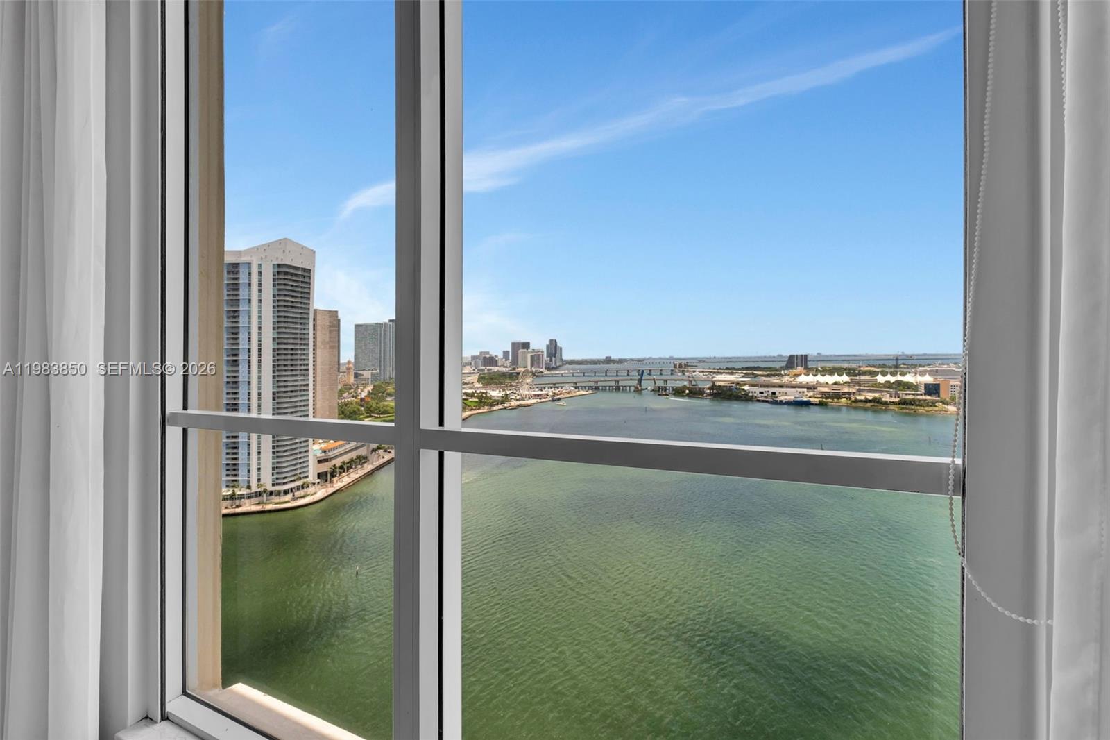 848 Brickell Key Dr #2602, Miami FL 33131