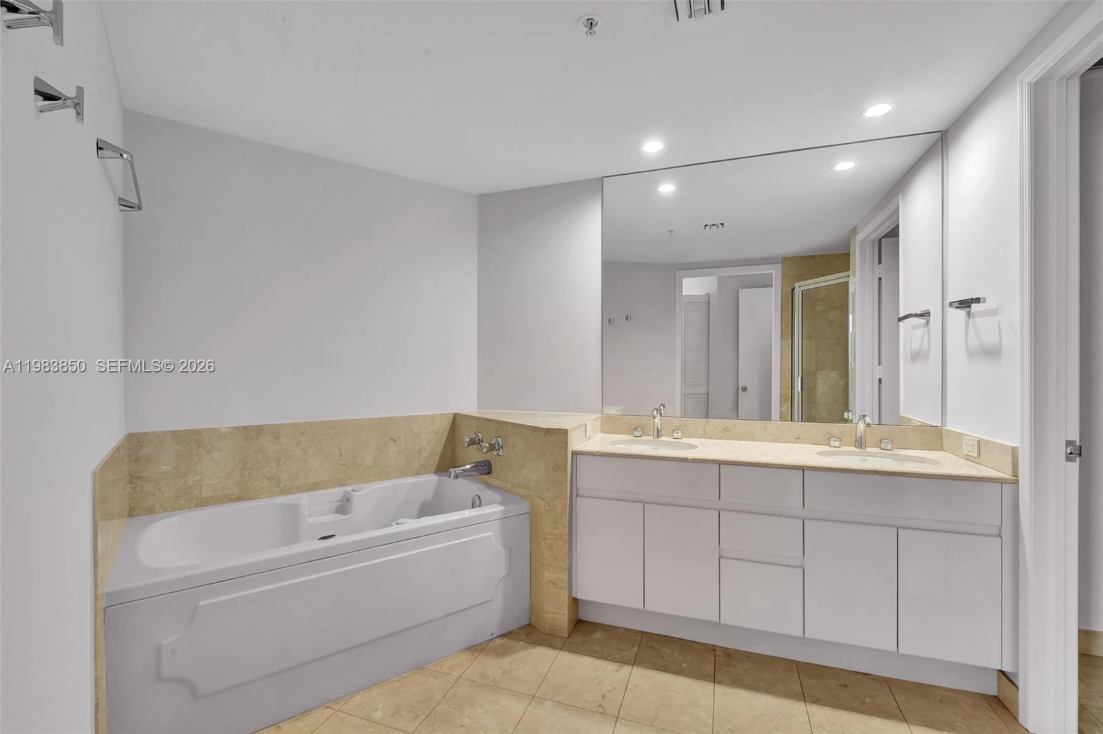 848 Brickell Key Dr #2602, Miami FL 33131