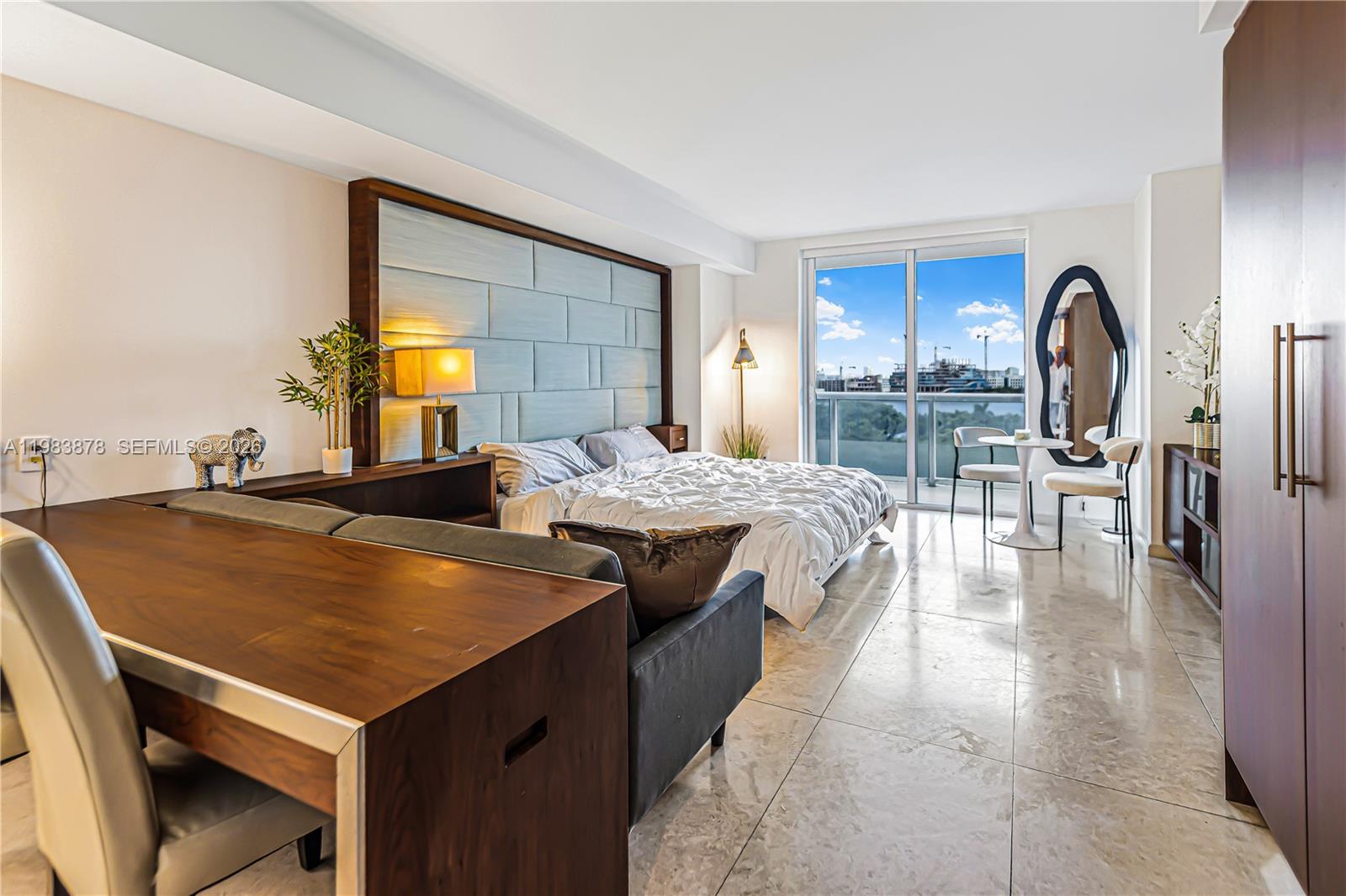 50 Biscayne Blvd #907, Miami FL 33132
