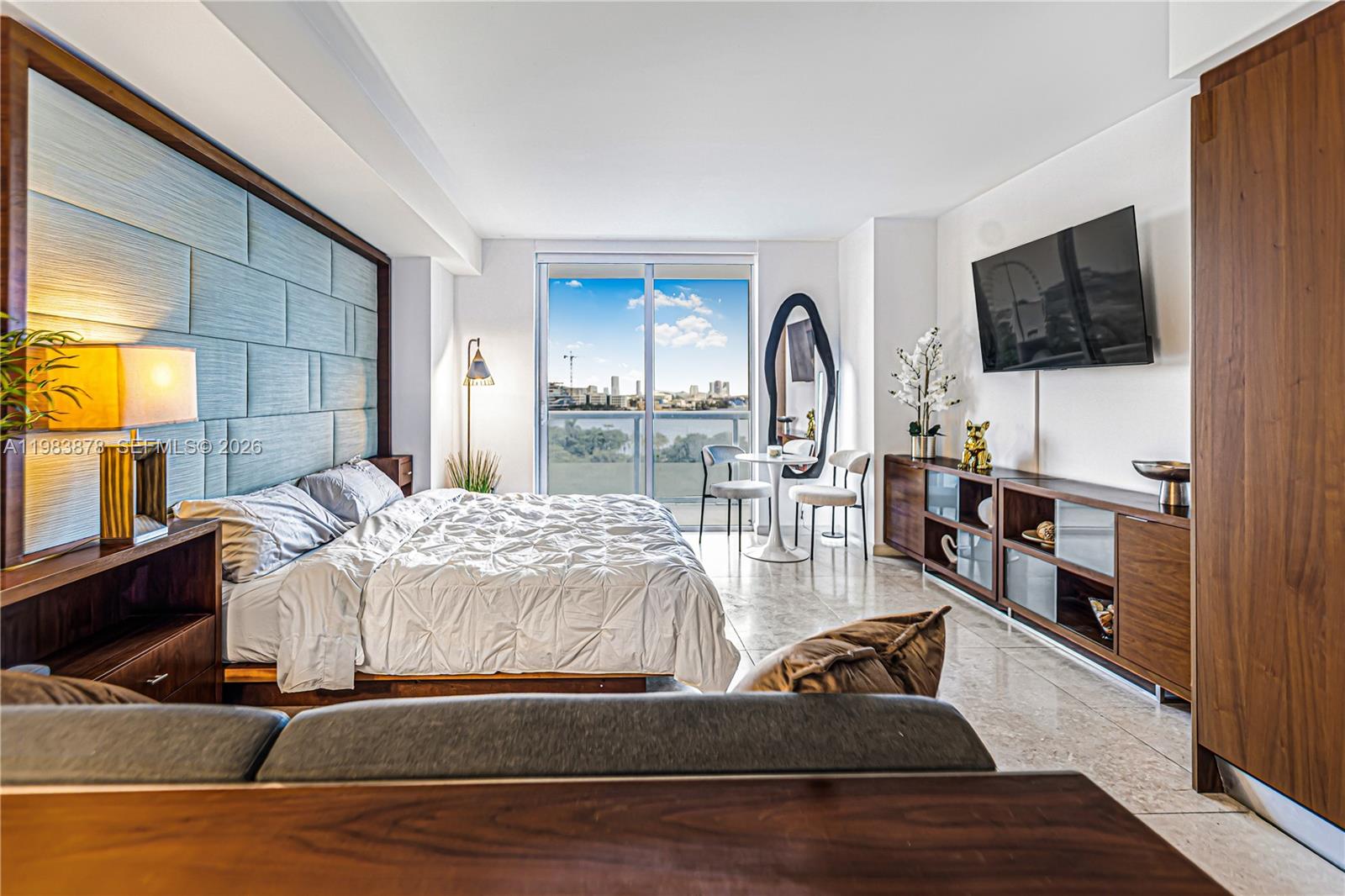 50 Biscayne Blvd #907, Miami FL 33132