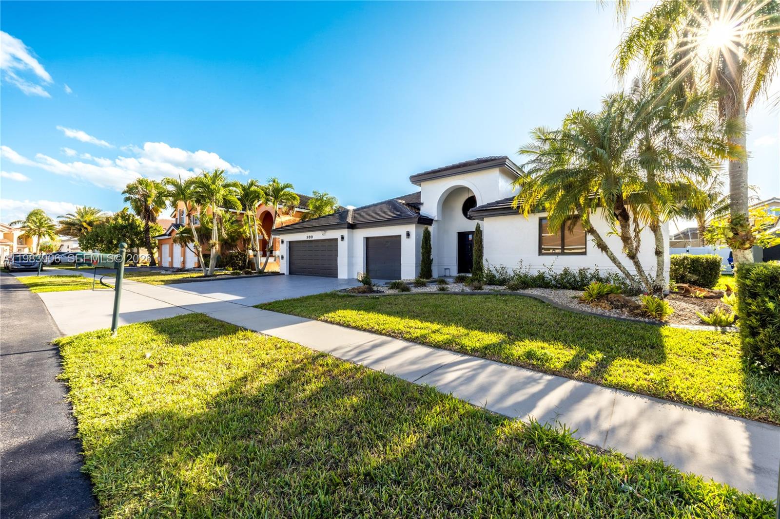 930 NW 197th Ave, Pembroke Pines FL 33029