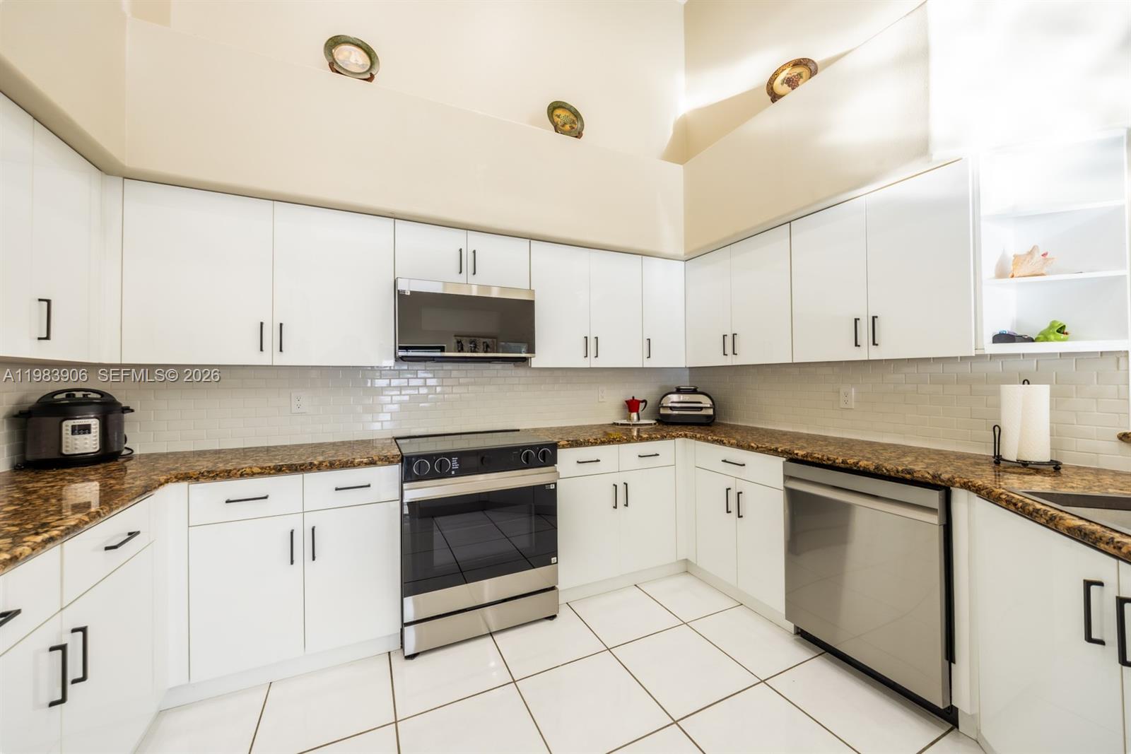 930 NW 197th Ave, Pembroke Pines FL 33029