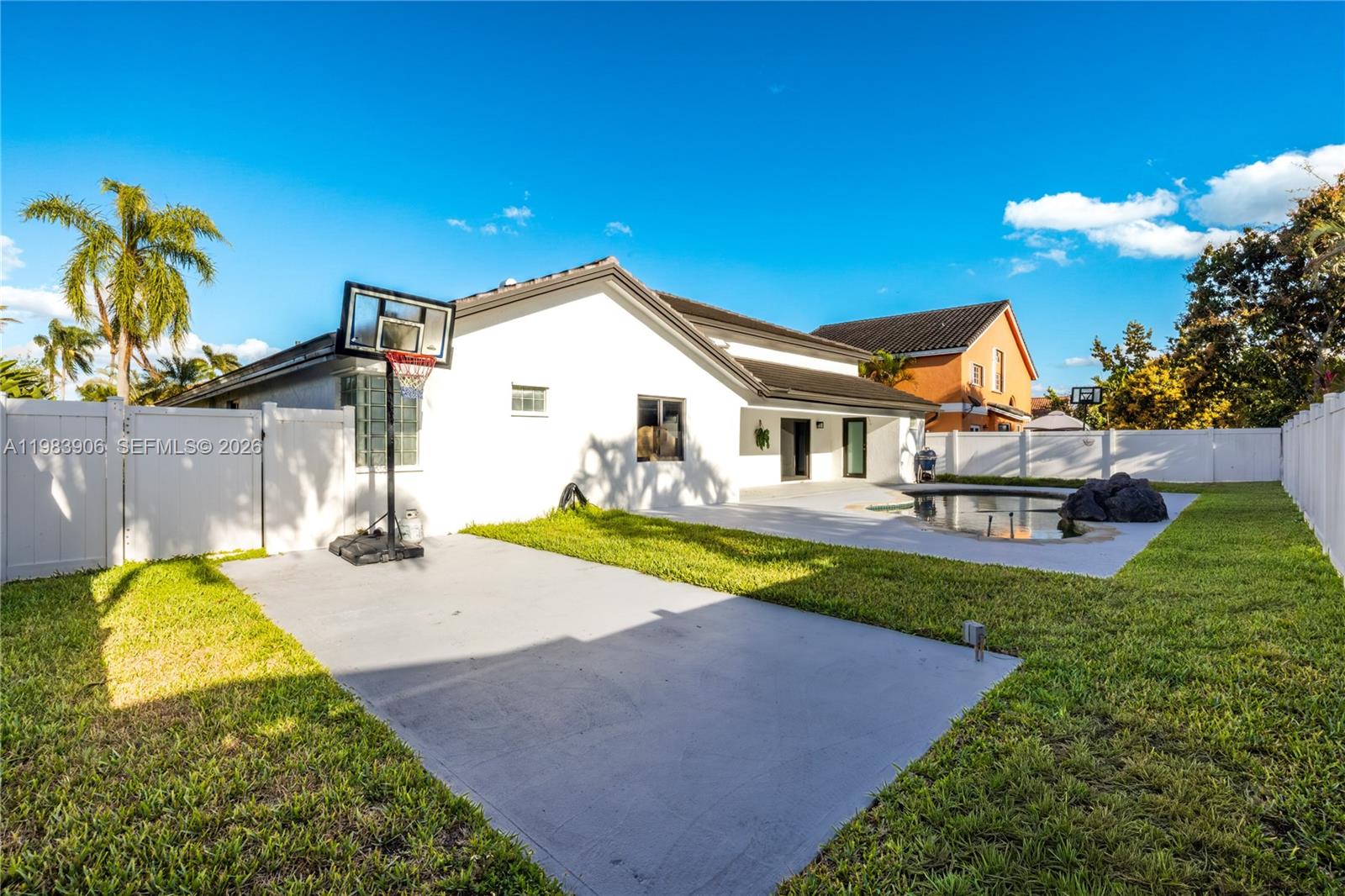 930 NW 197th Ave, Pembroke Pines FL 33029