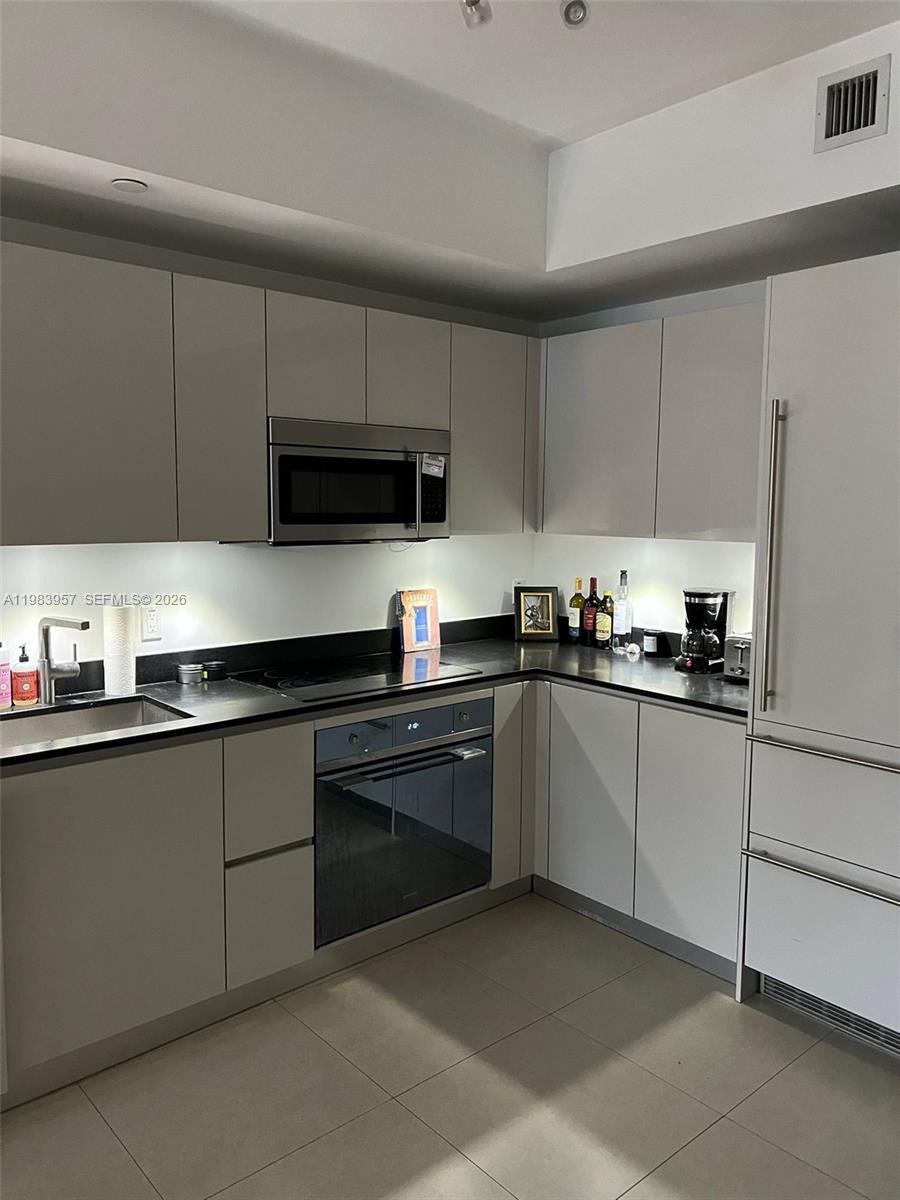1010 Brickell Ave #2010, Miami FL 33131