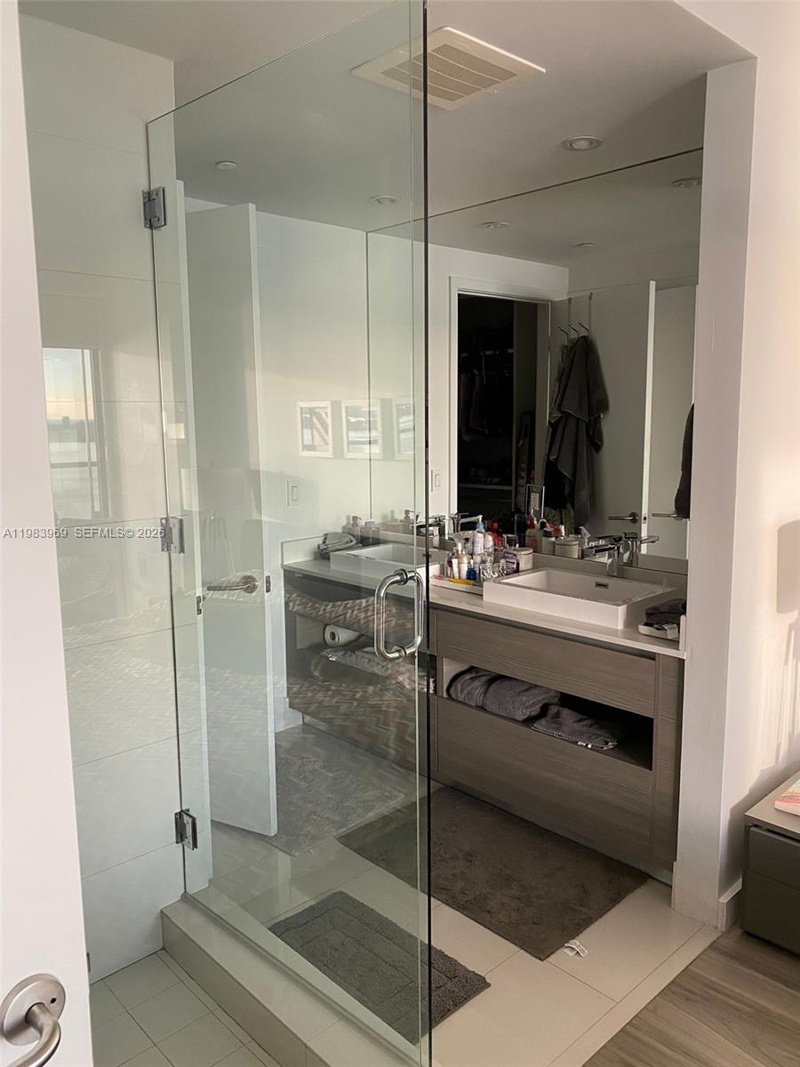 460 NE 28th St #2807, Miami FL 33137