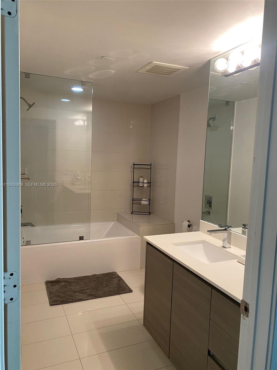 460 NE 28th St #2807, Miami FL 33137