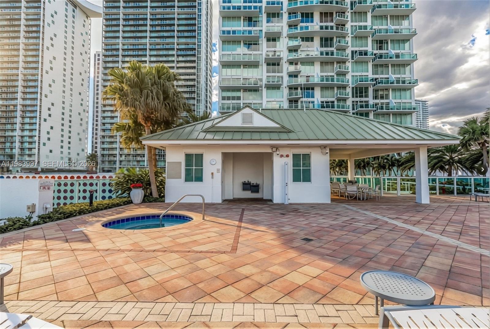 41 SE 5th St #1106, Miami FL 33131