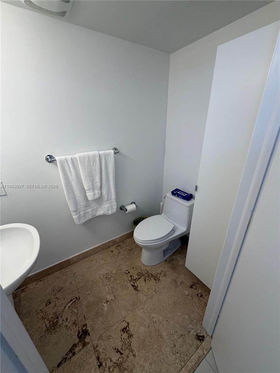 41 SE 5th St #1106, Miami FL 33131