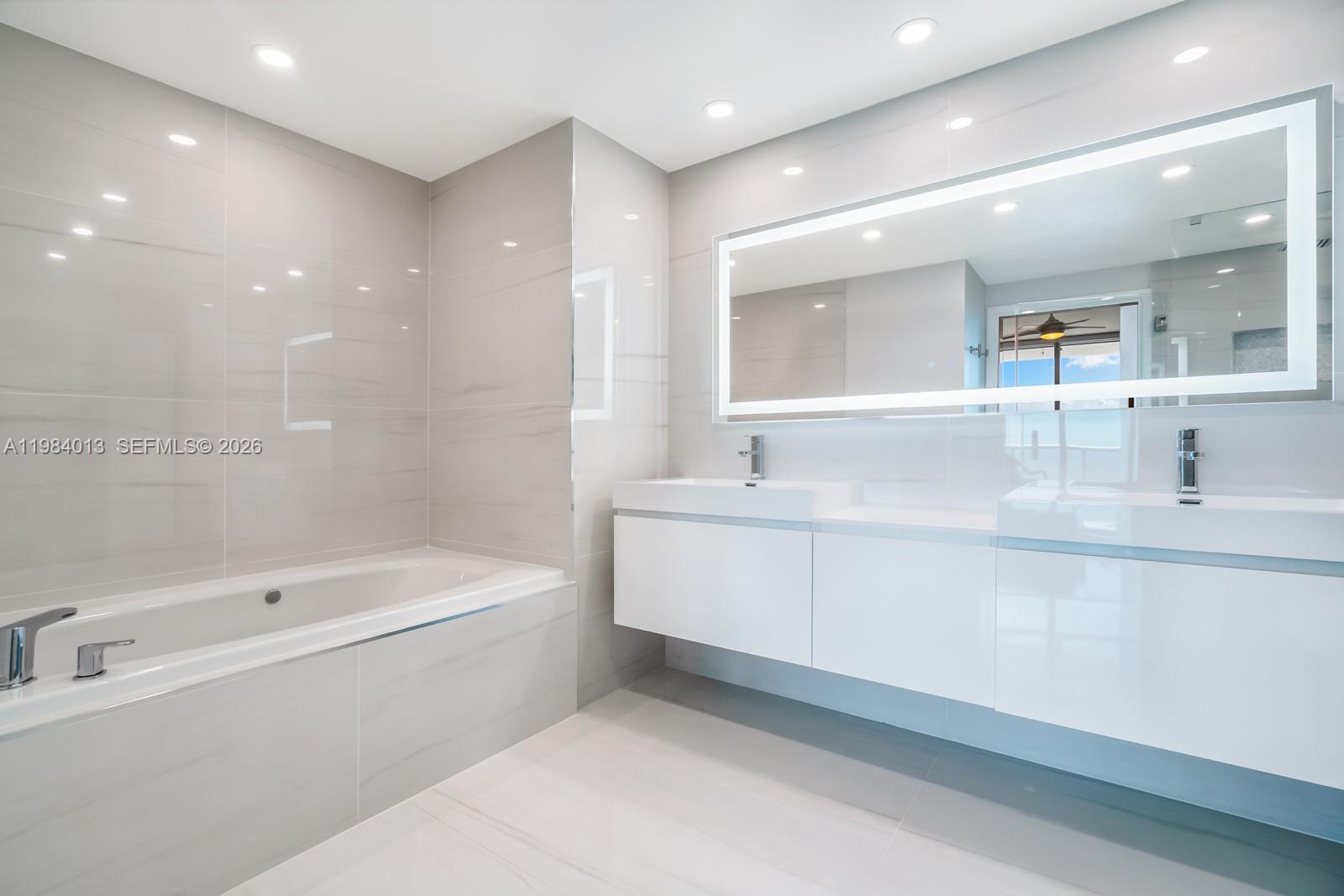 6799 Collins Ave #1404, Miami Beach FL 33141
