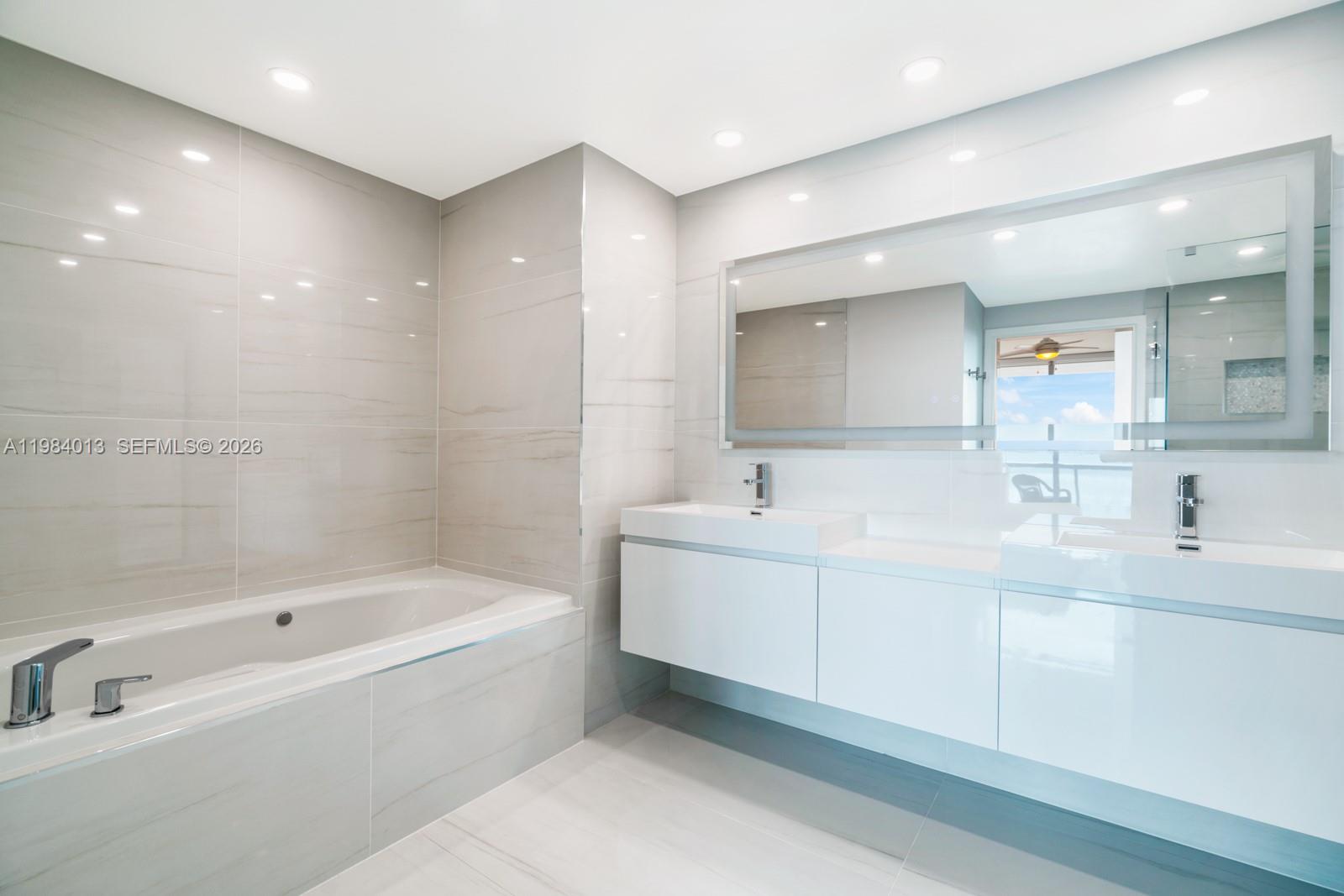 6799 Collins Ave #1404, Miami Beach FL 33141