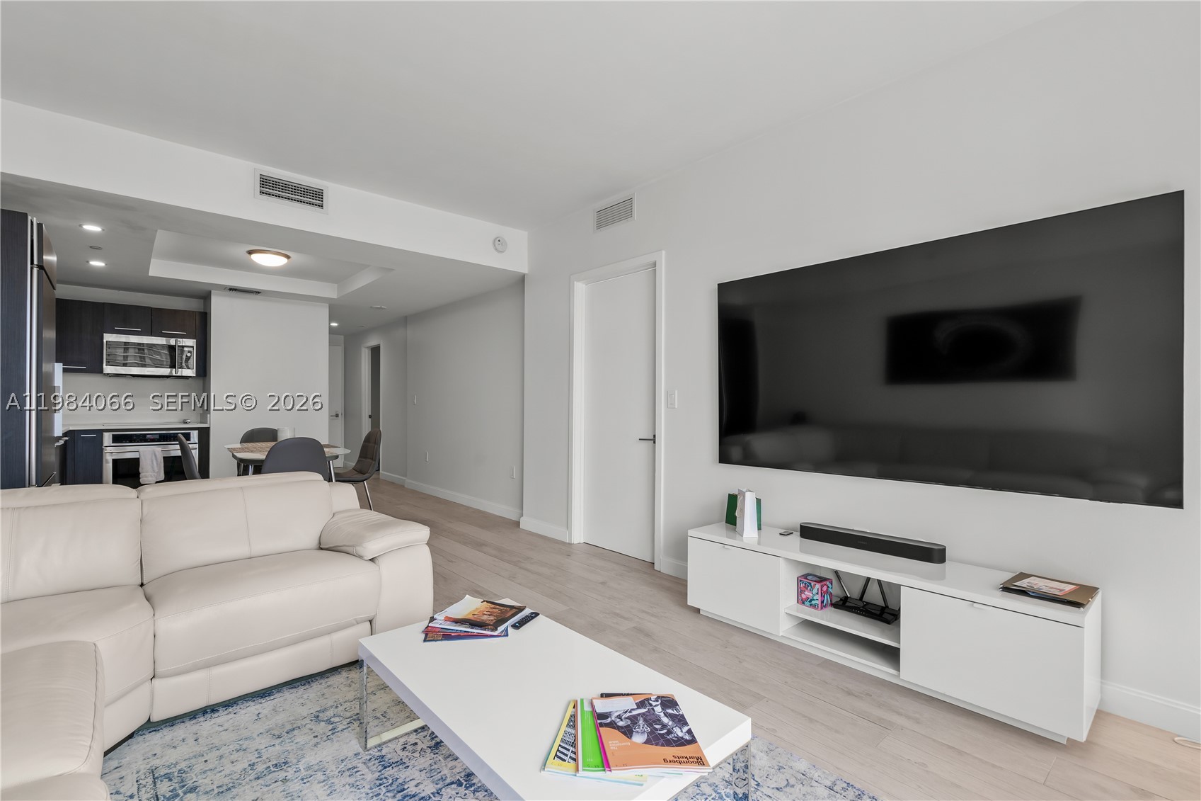 45 SW 9th St #1405, Miami FL 33130