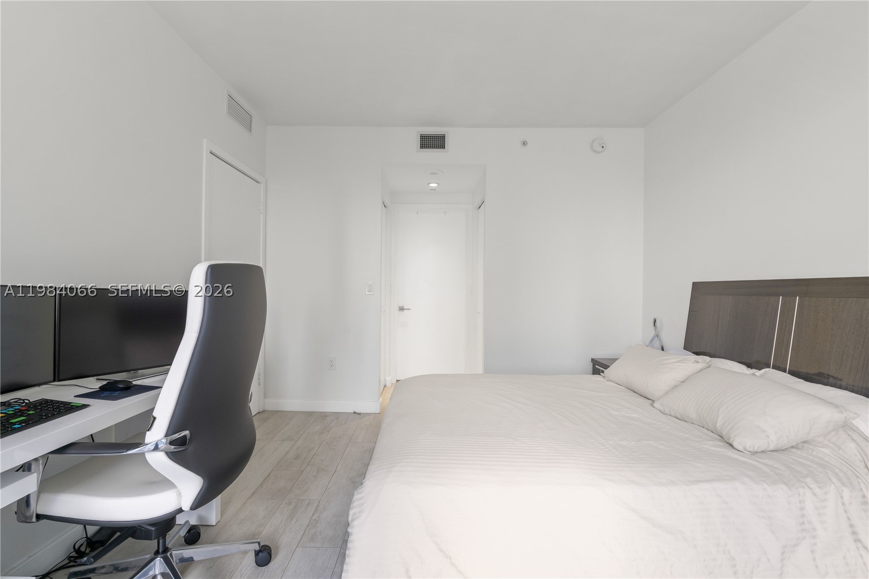 45 SW 9th St #1405, Miami FL 33130