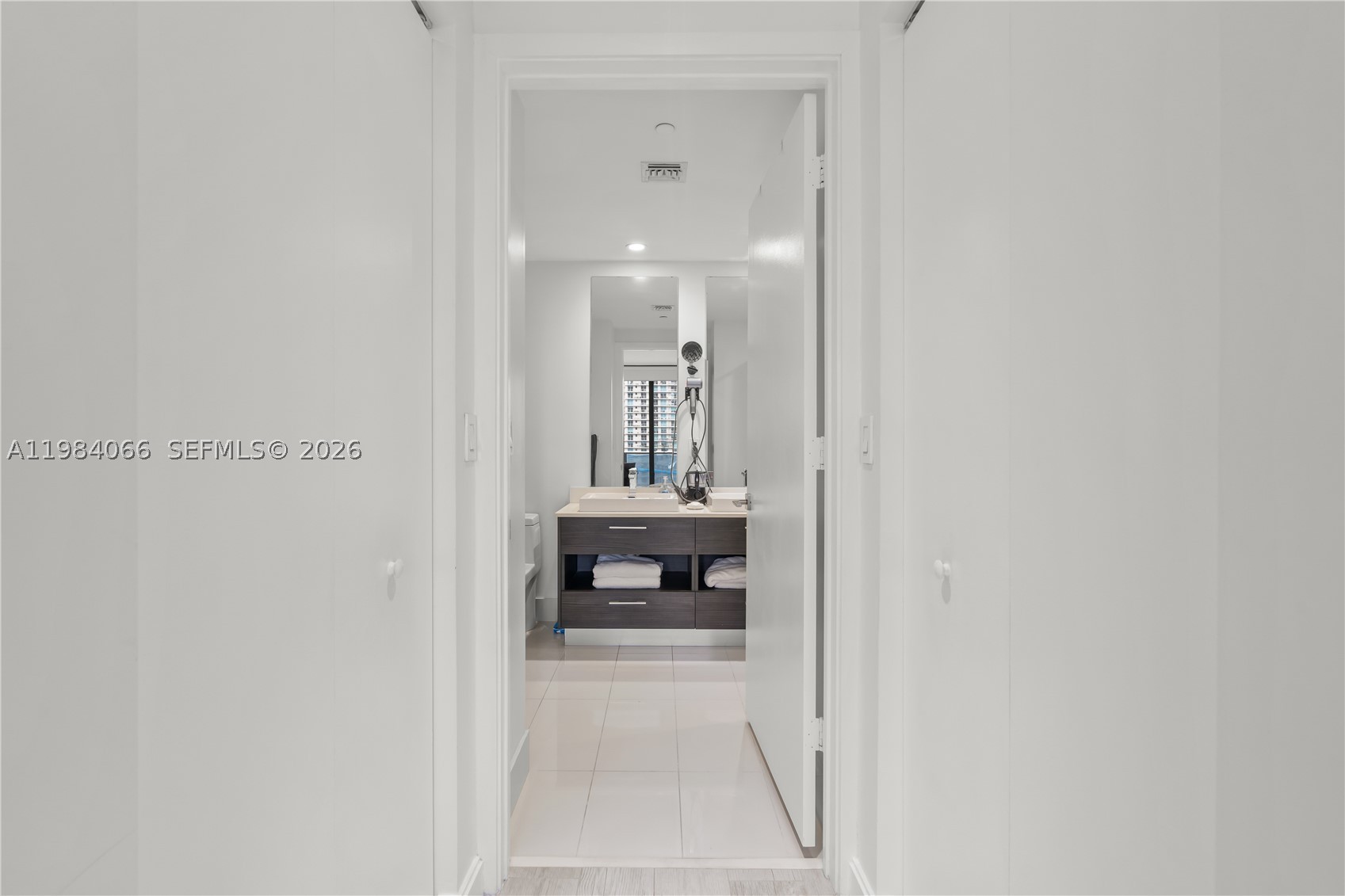 45 SW 9th St #1405, Miami FL 33130