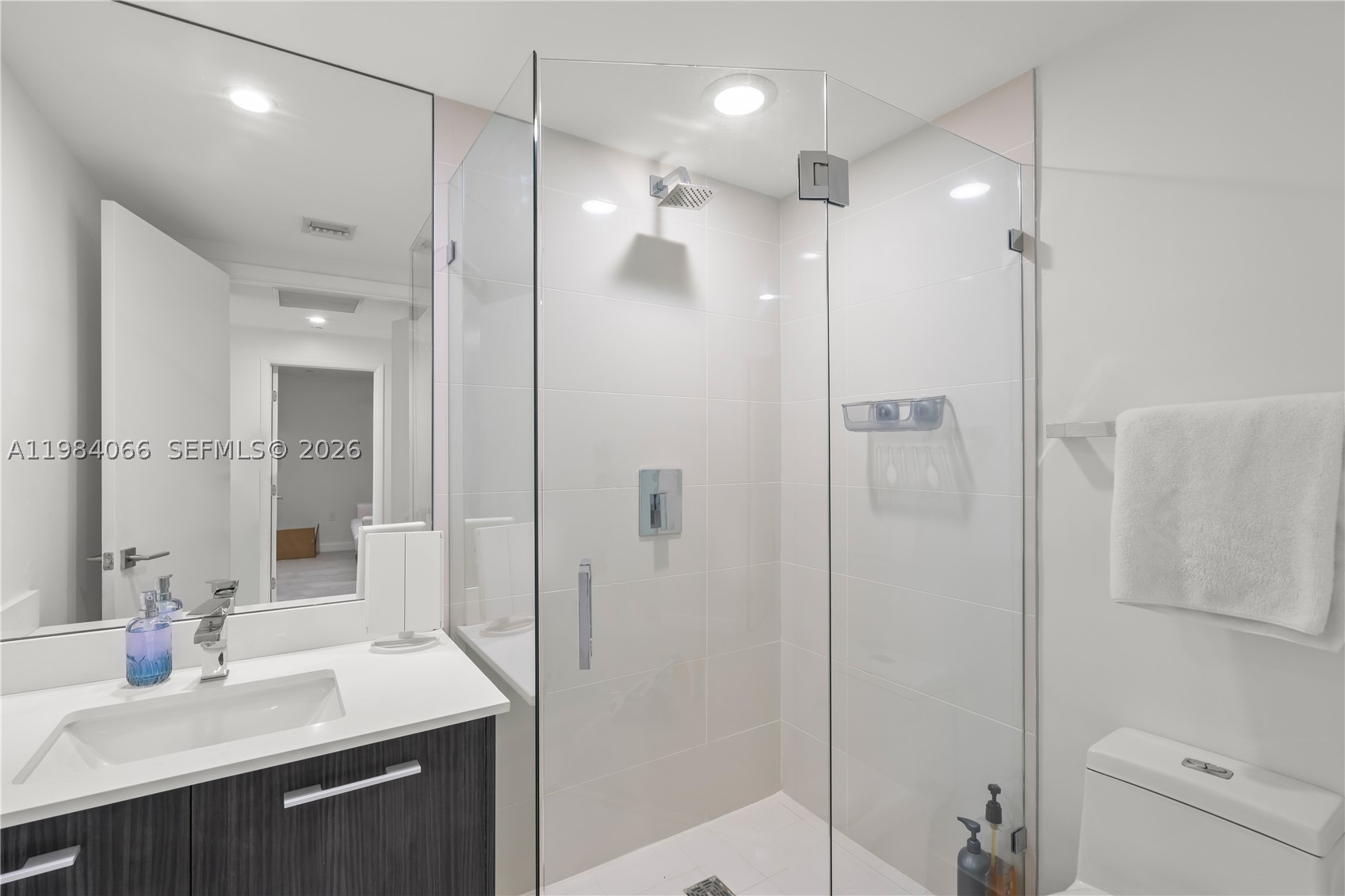45 SW 9th St #1405, Miami FL 33130