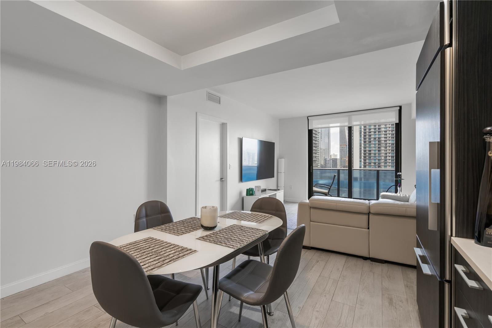 45 SW 9th St #1405, Miami FL 33130