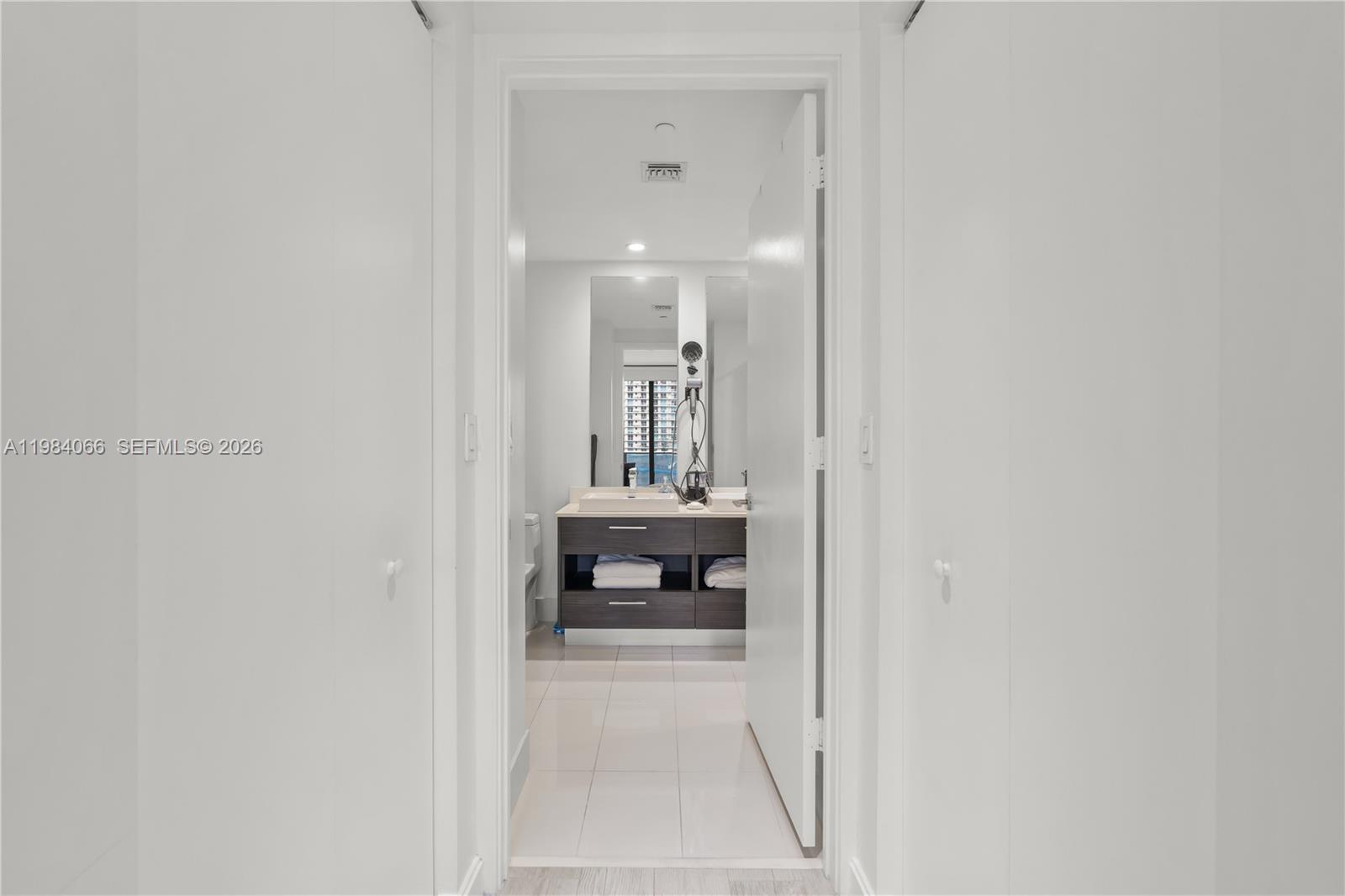 45 SW 9th St #1405, Miami FL 33130