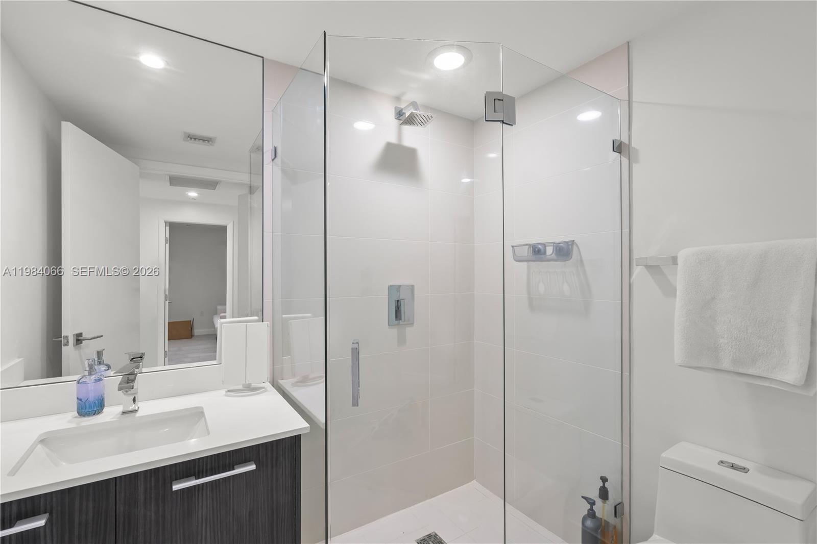 45 SW 9th St #1405, Miami FL 33130