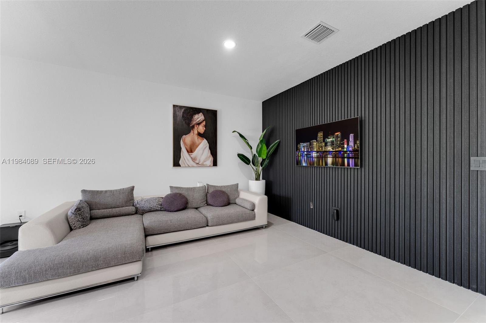 617 SW 11th St, Florida City FL 33034