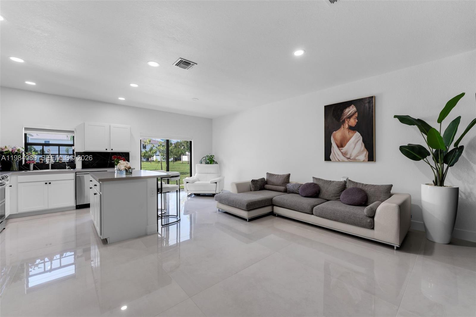 617 SW 11th St, Florida City FL 33034