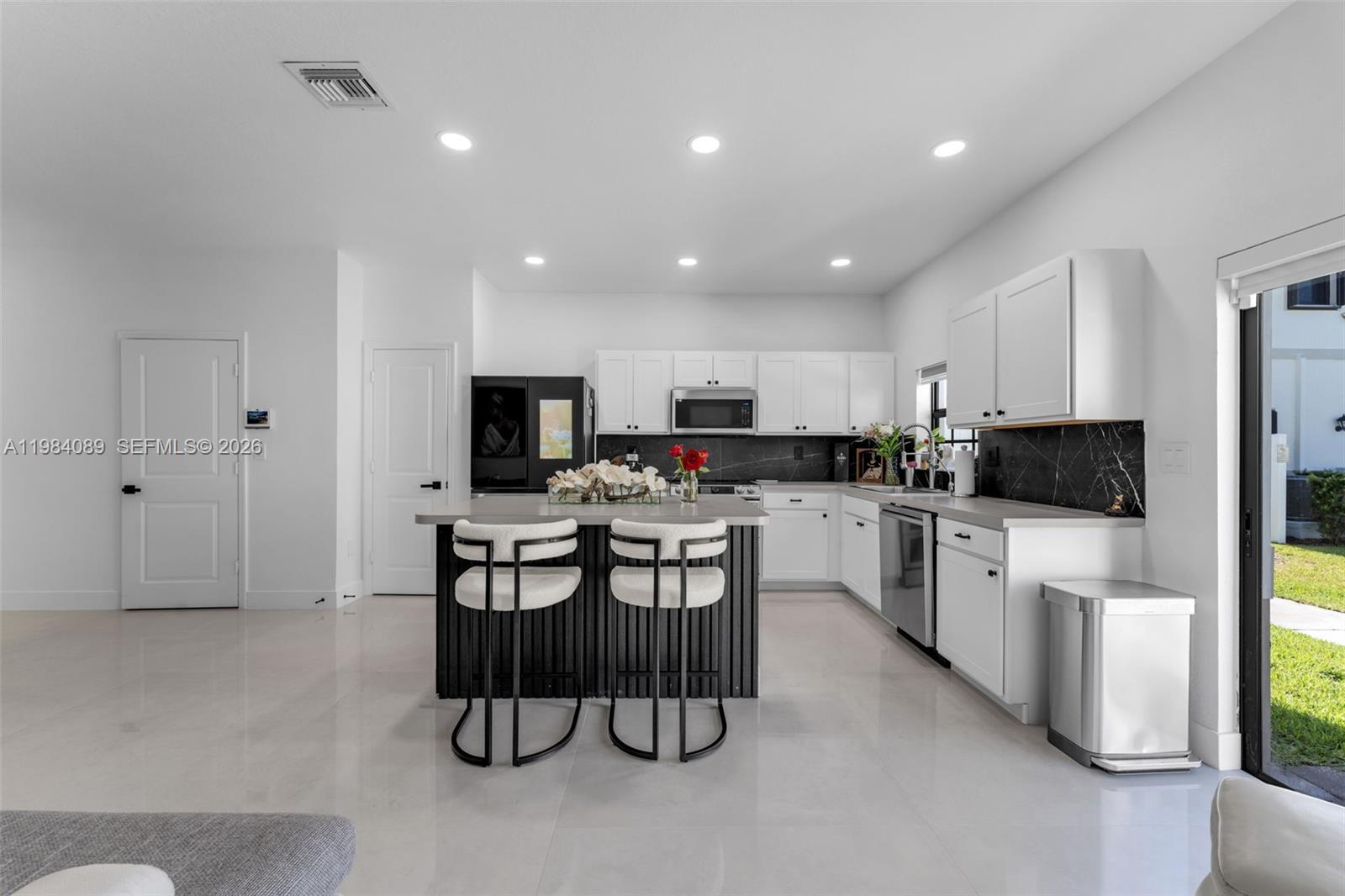 617 SW 11th St, Florida City FL 33034
