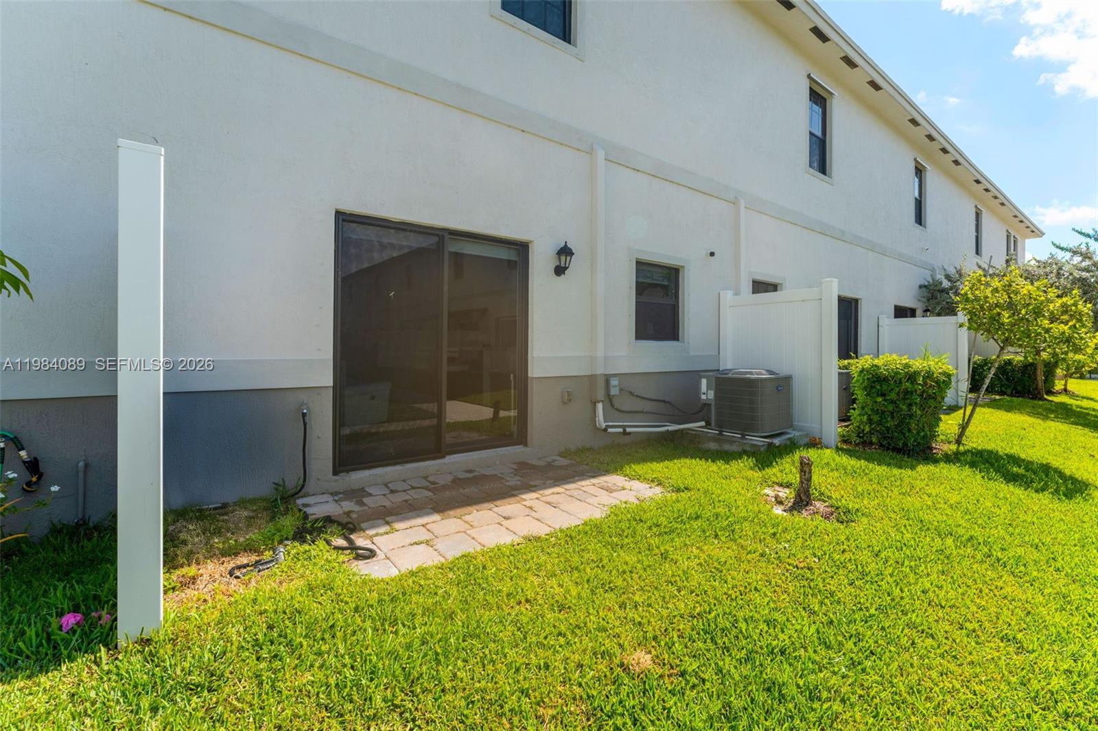 617 SW 11th St, Florida City FL 33034