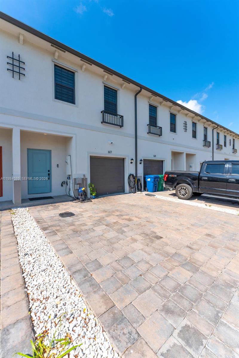 617 SW 11th St, Florida City FL 33034