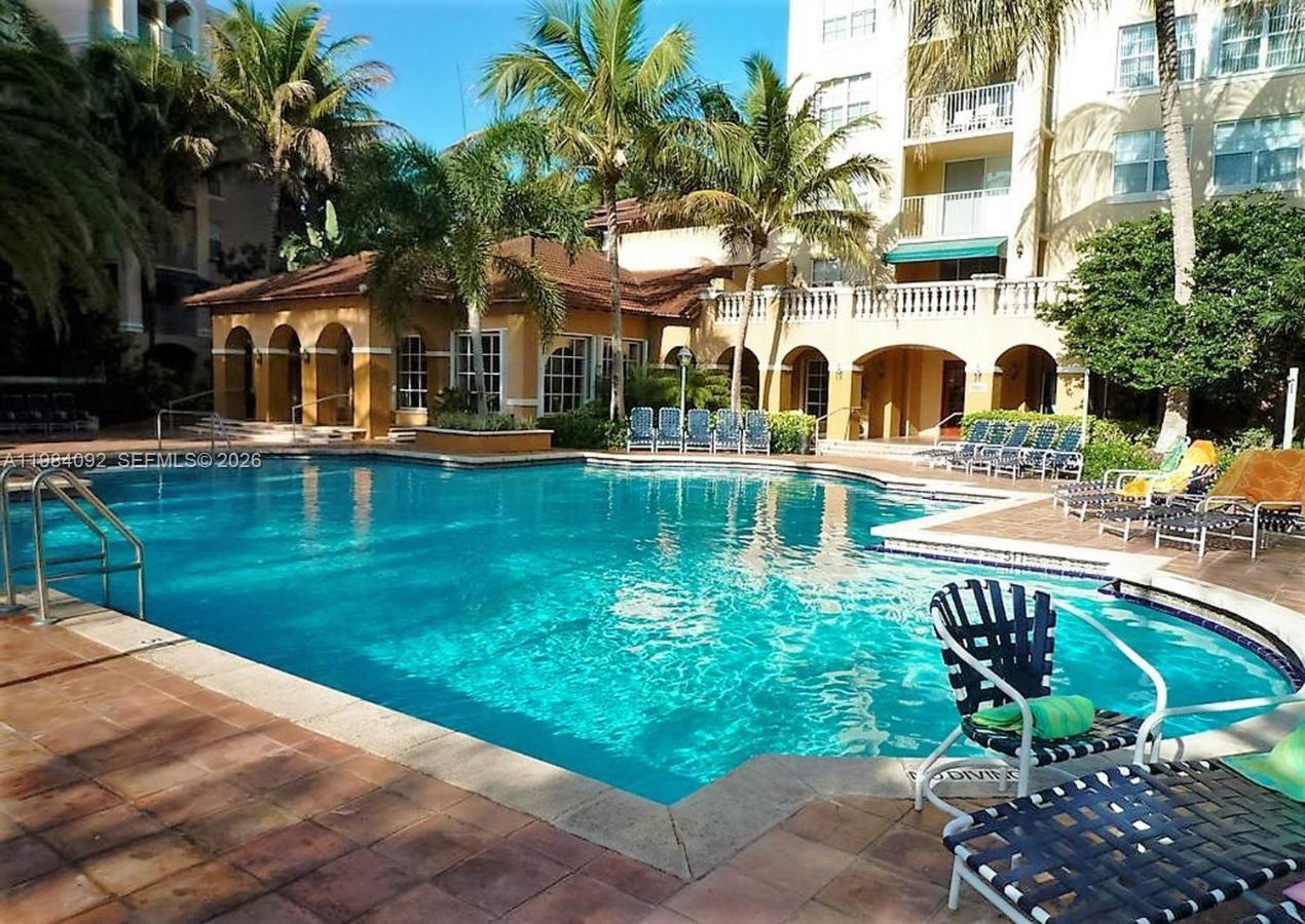 19701 E Country Club Dr #5601, Aventura FL 33180