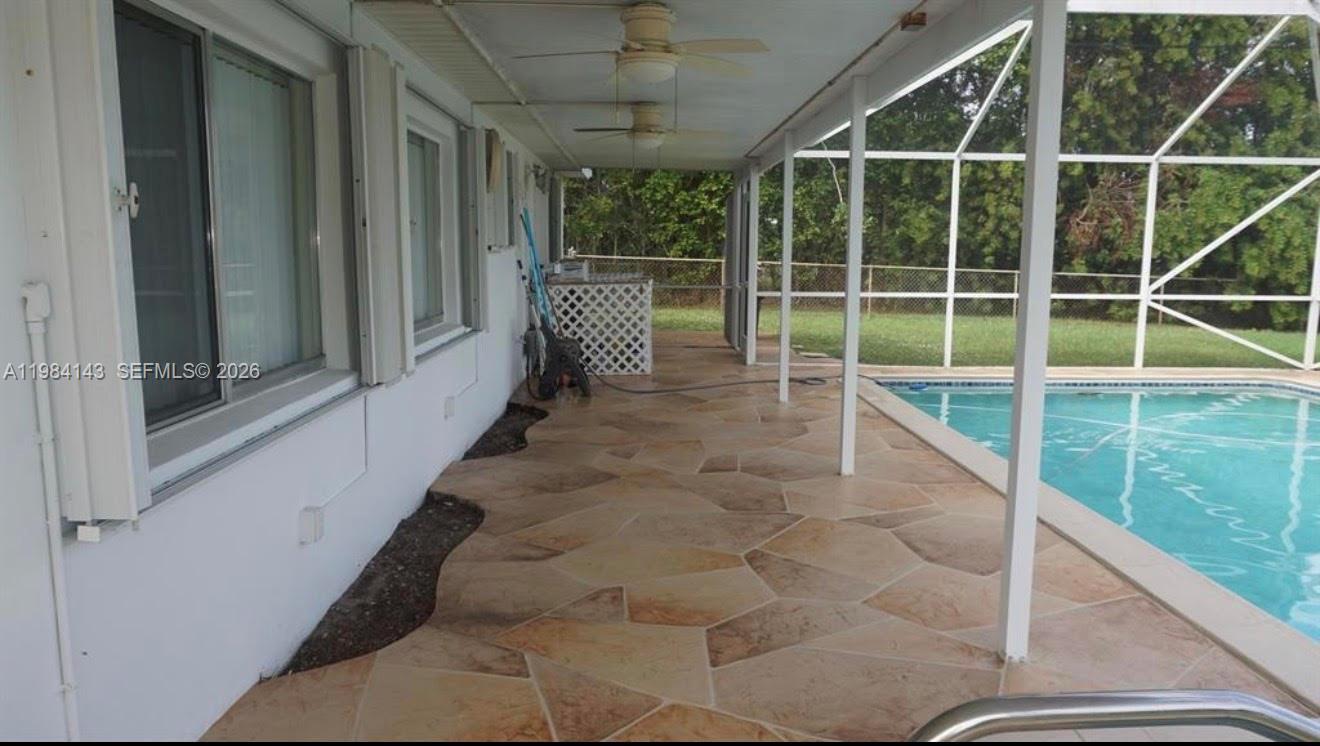328 Riverdale Rd, Palm Springs FL 33461