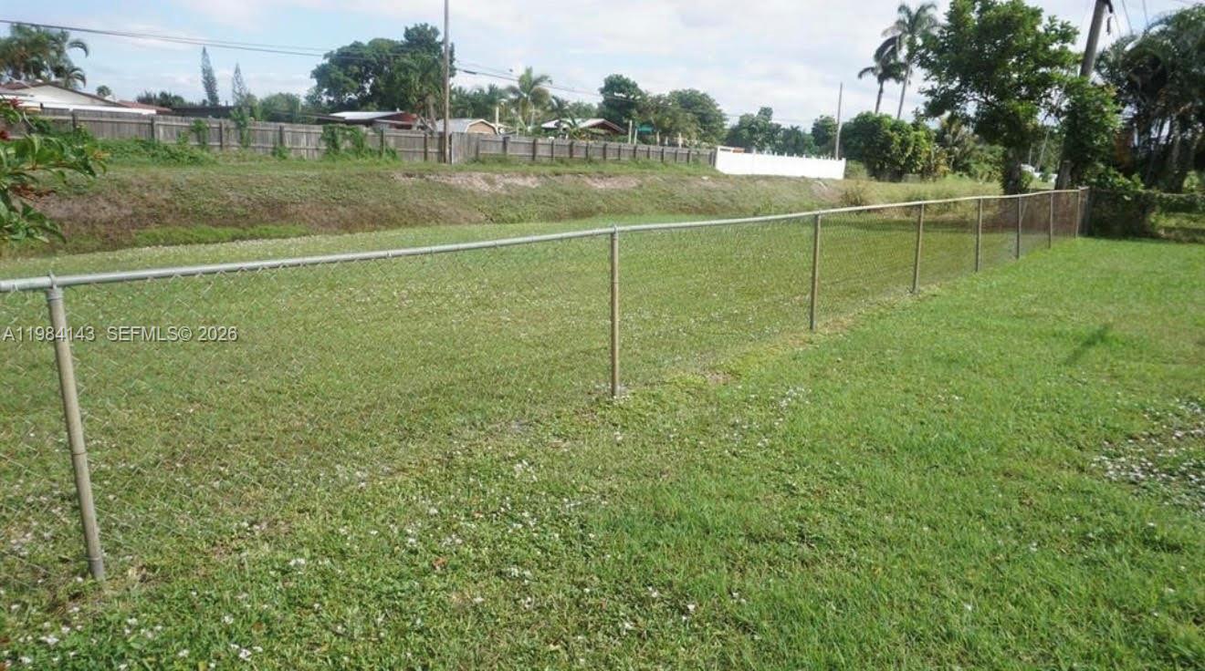 328 Riverdale Rd, Palm Springs FL 33461