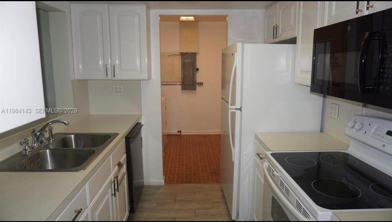 328 Riverdale Rd, Palm Springs FL 33461