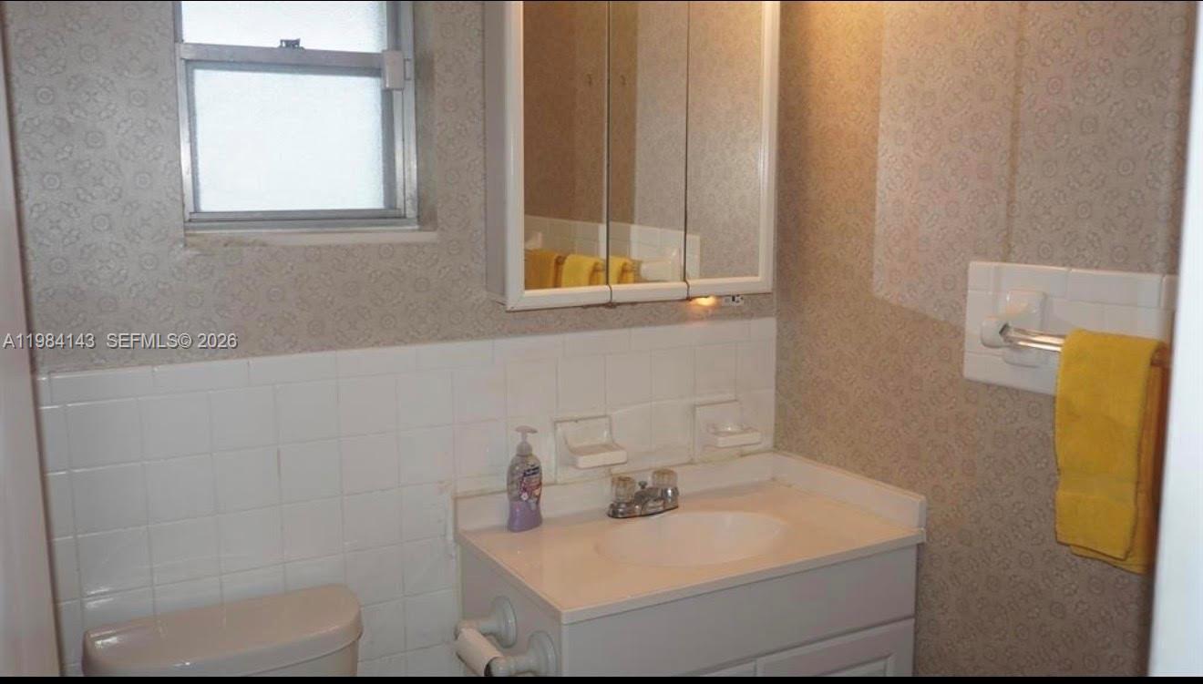 328 Riverdale Rd, Palm Springs FL 33461