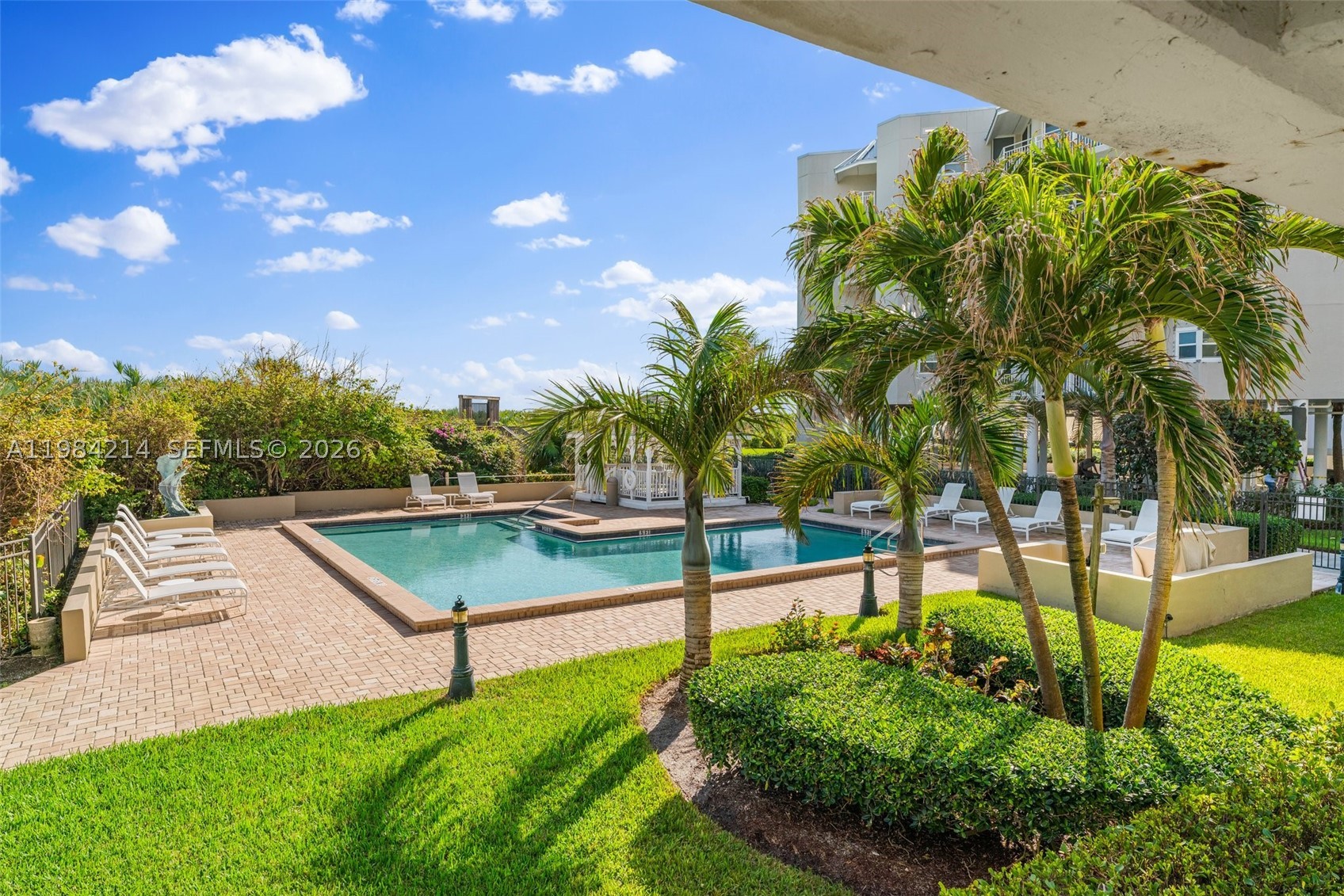 669 NE Plantation Rd #406, Hutchinson Island FL 34996