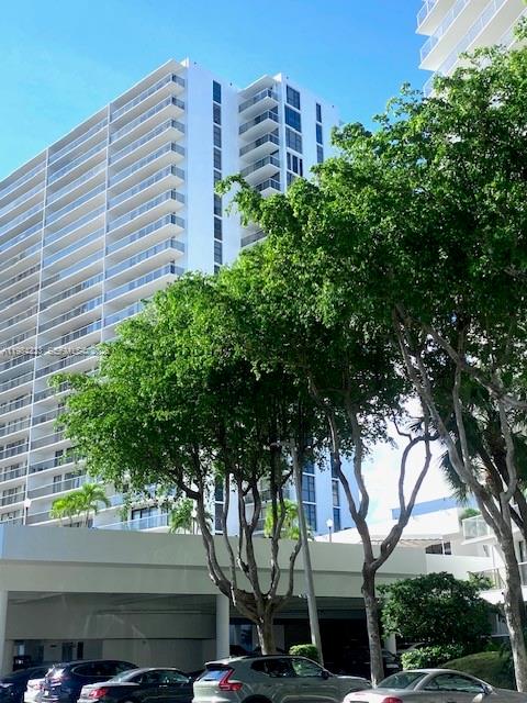 3701 N Country Club Dr #504, Aventura FL 33180