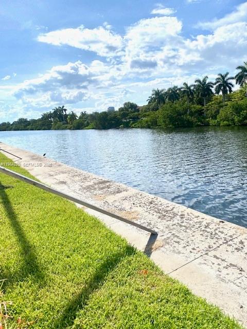 3701 N Country Club Dr #504, Aventura FL 33180