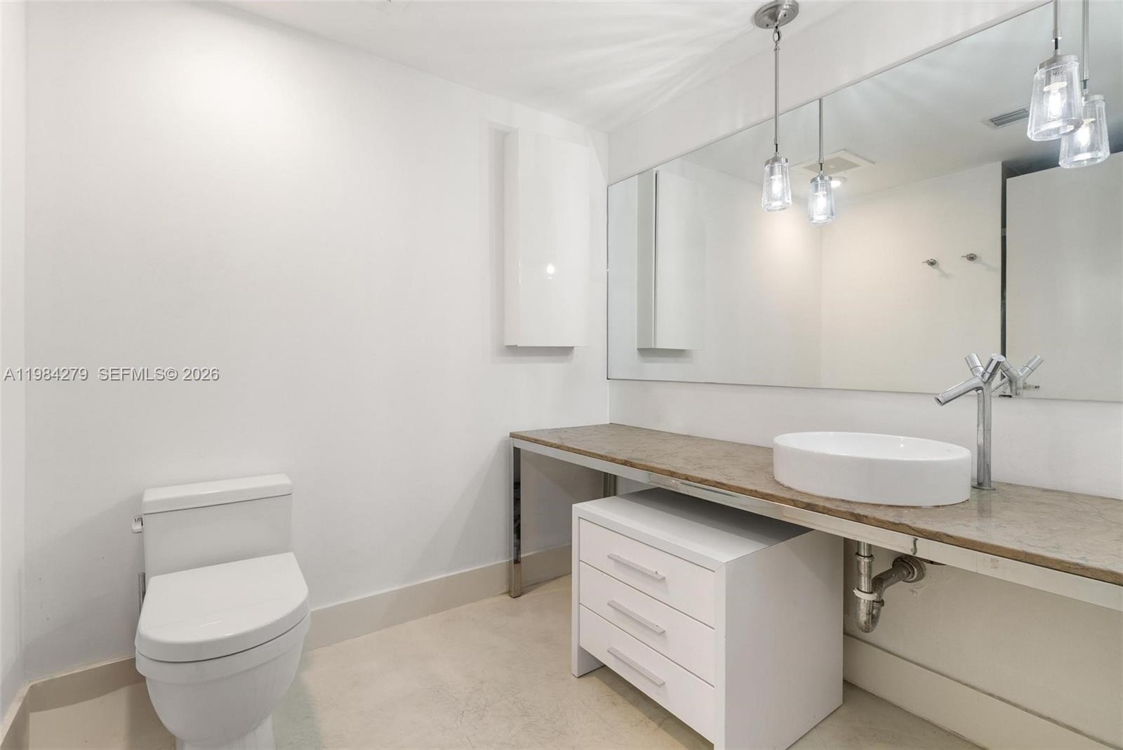 465 Brickell Ave #2604, Miami FL 33131