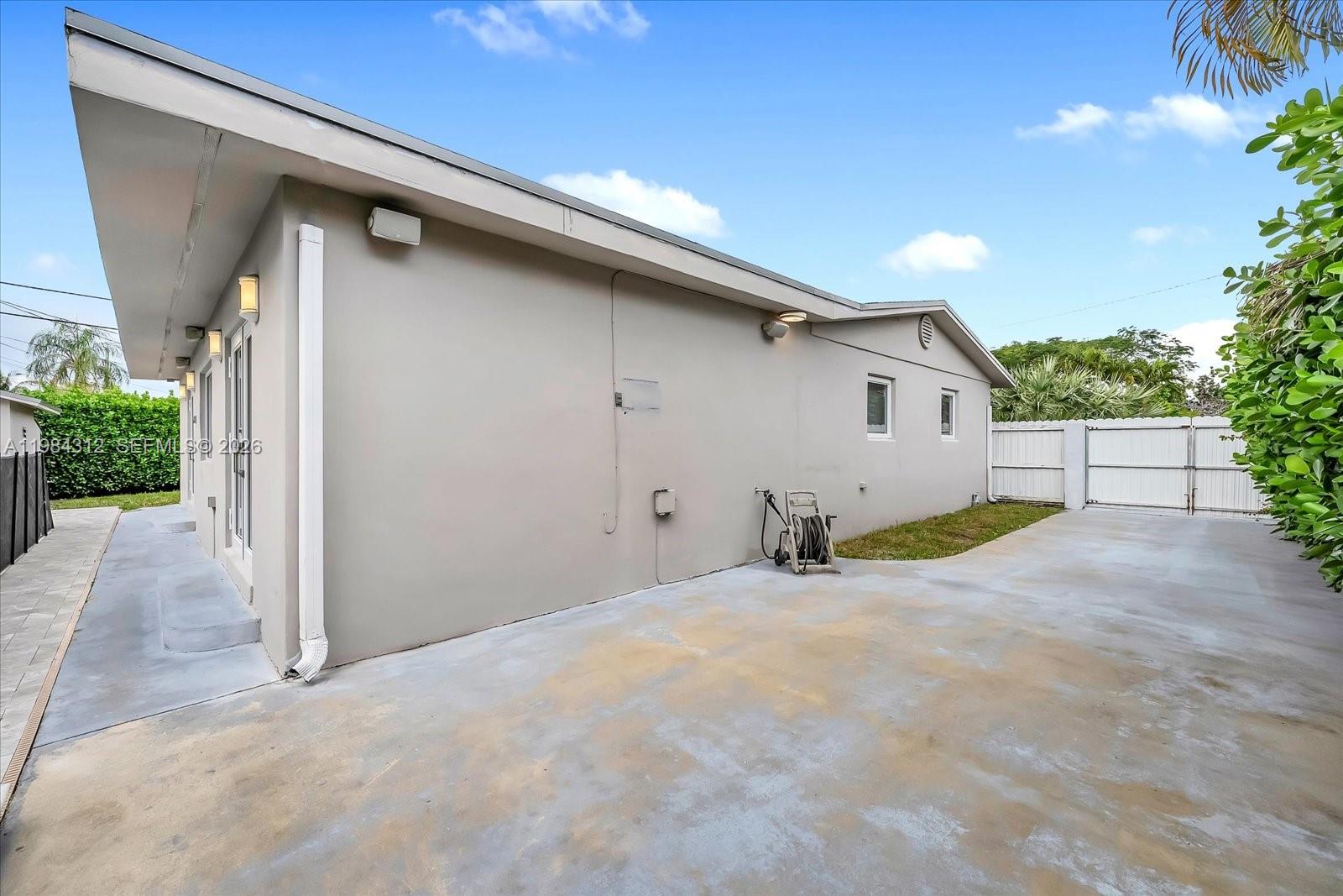 10330 SW 51st St, Miami FL 33165