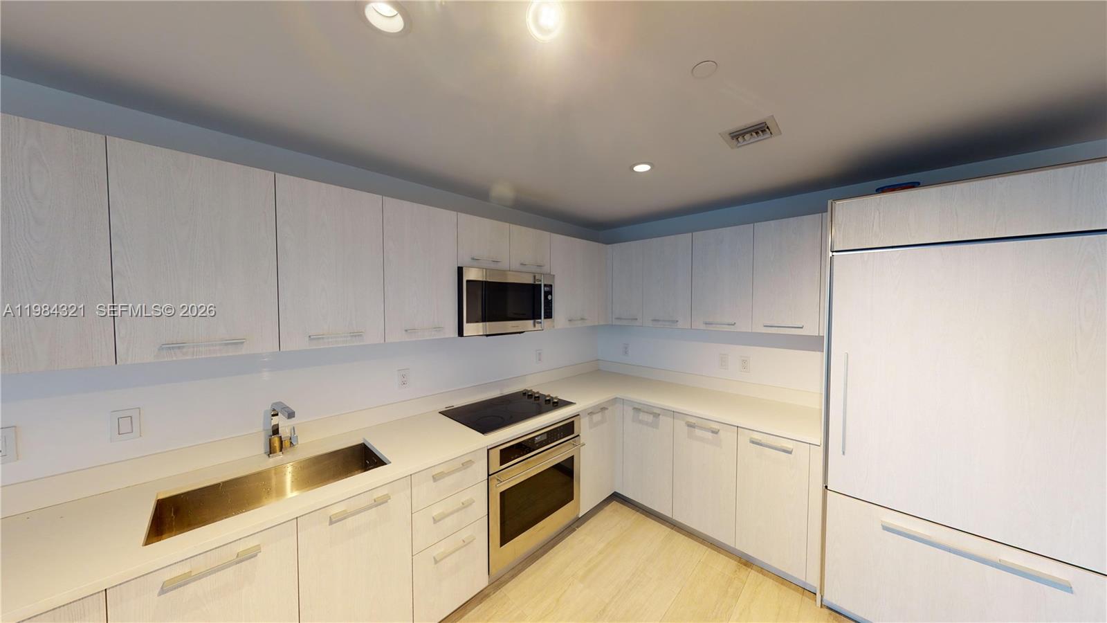 55 SW 9th St #2010, Miami FL 33130