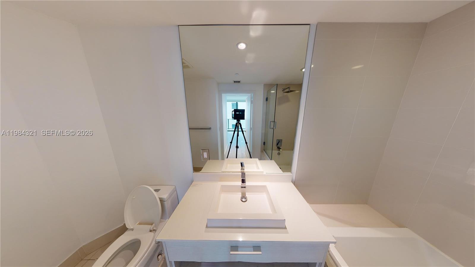 55 SW 9th St #2010, Miami FL 33130