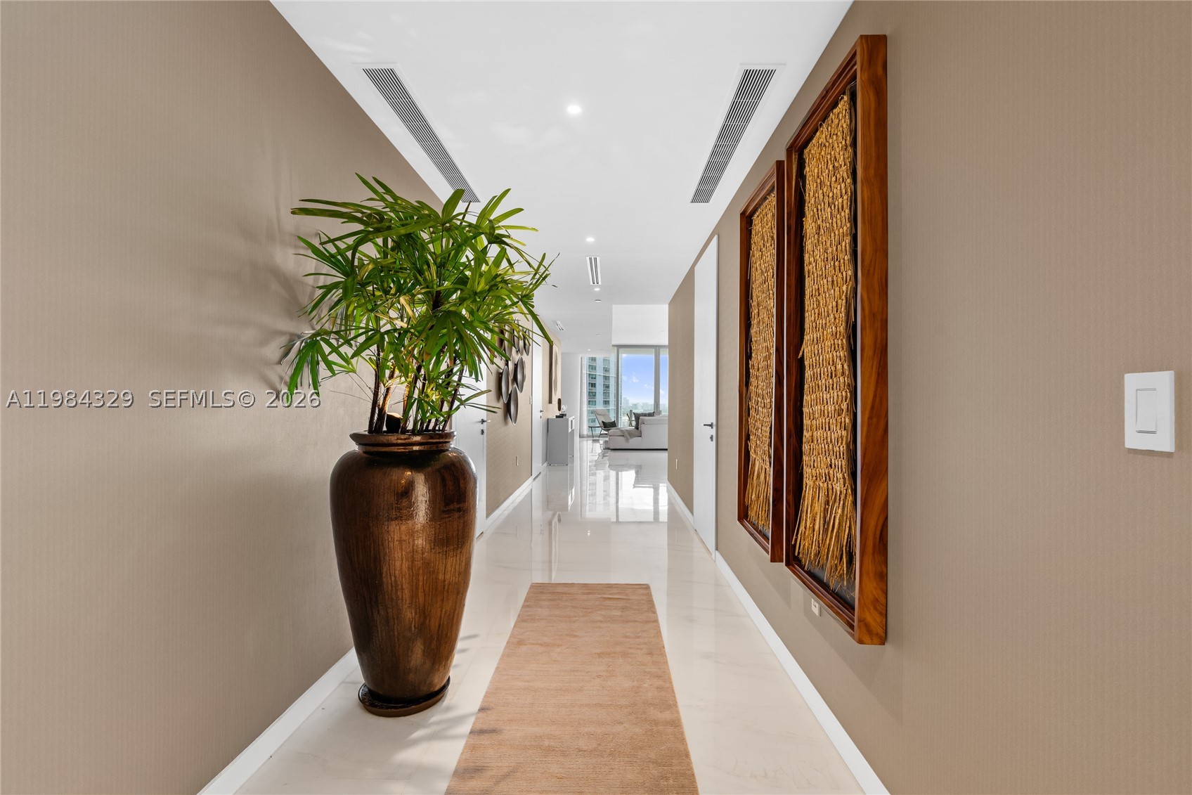 300 Biscayne Boulevard Way #2601E, Miami FL 33131