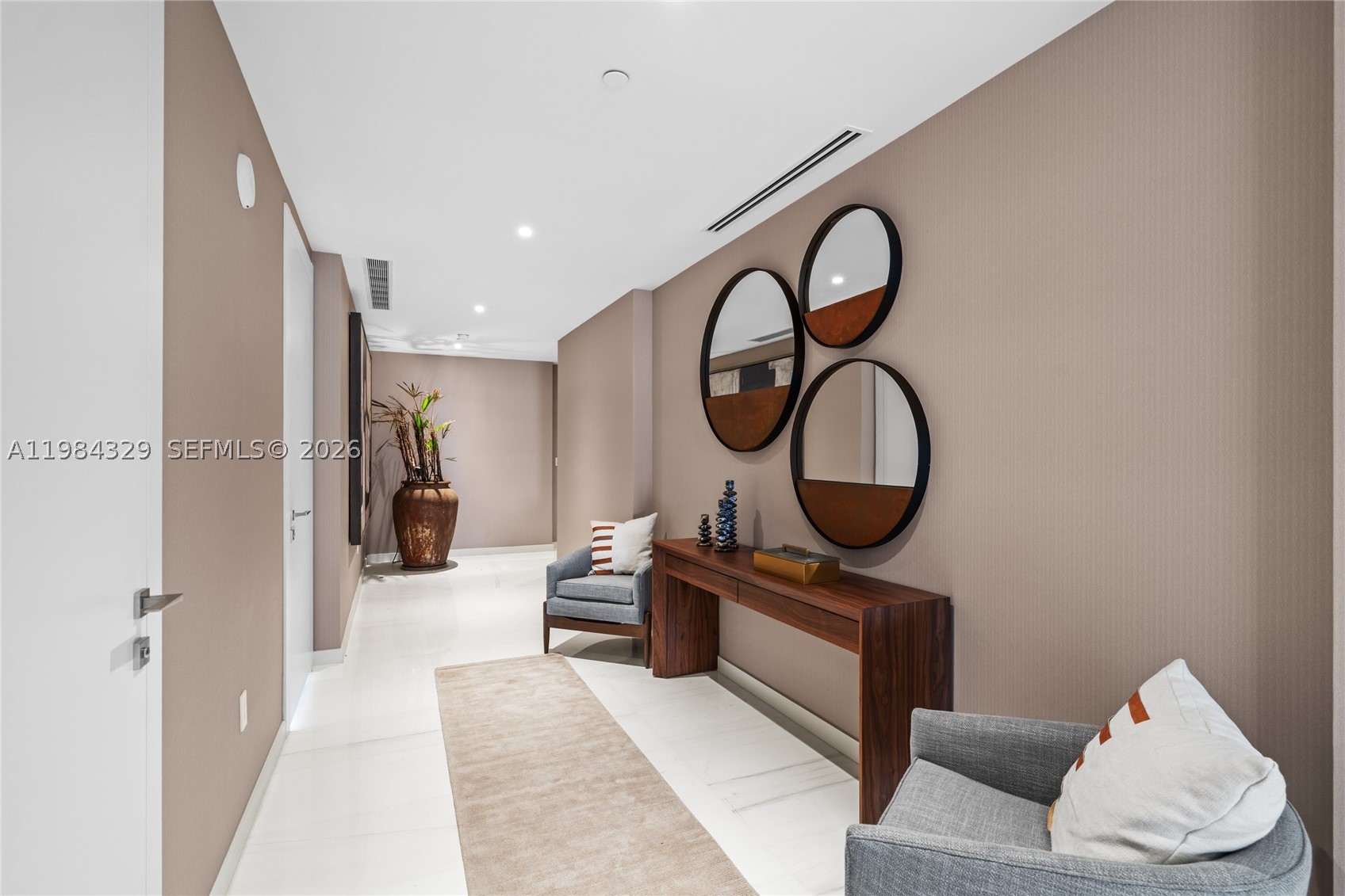 300 Biscayne Boulevard Way #2601E, Miami FL 33131
