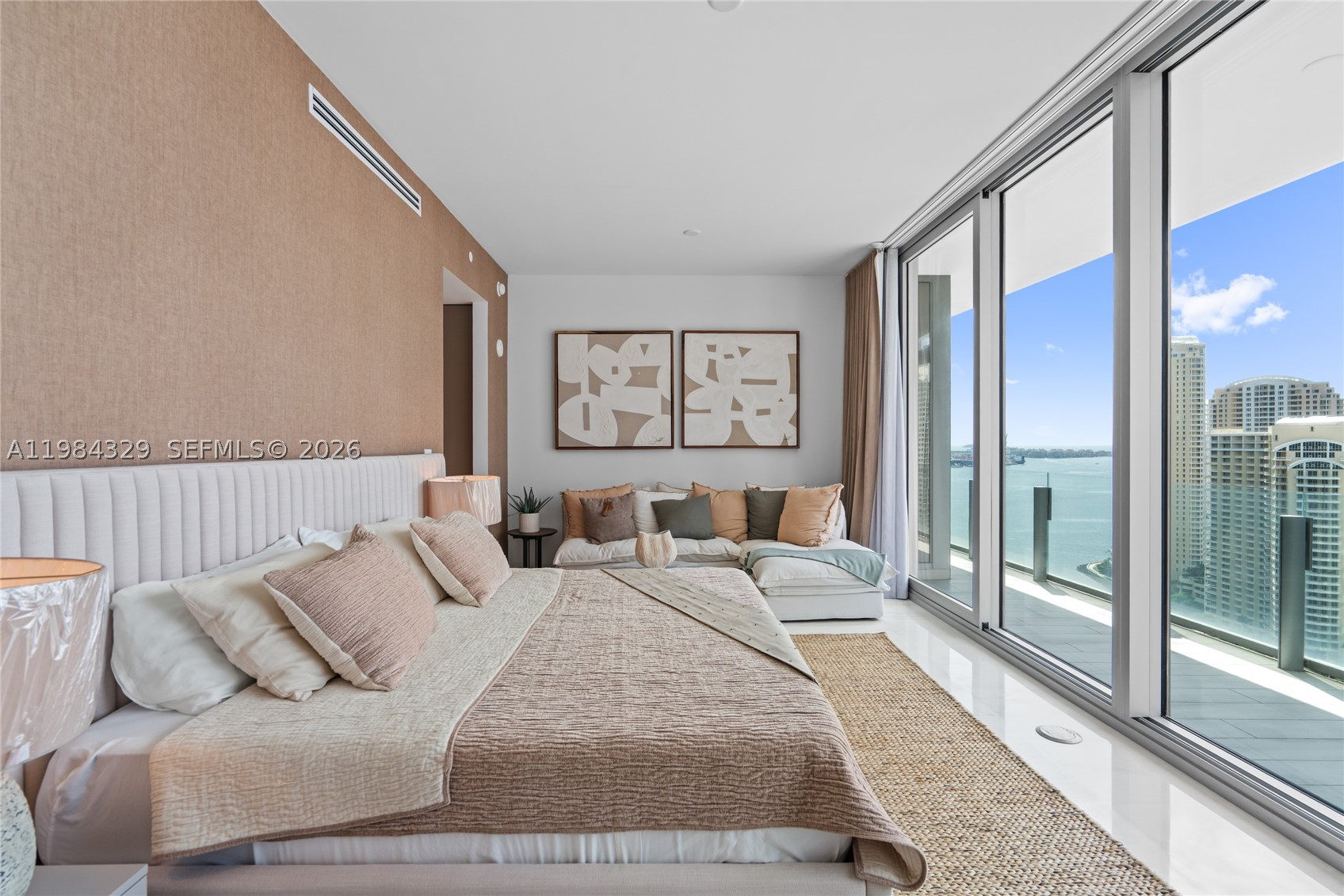 300 Biscayne Boulevard Way #2601E, Miami FL 33131