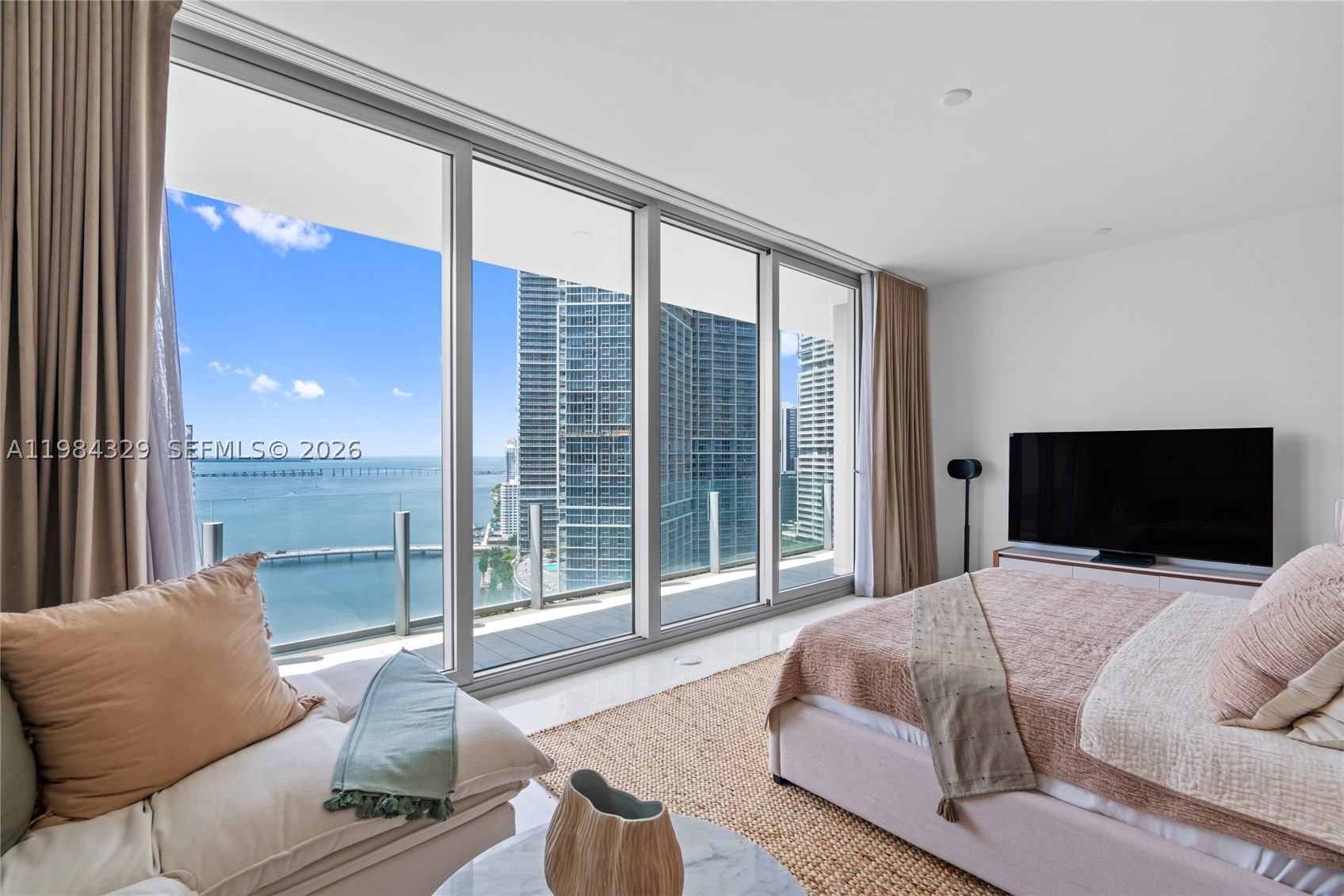 300 Biscayne Boulevard Way #2601E, Miami FL 33131